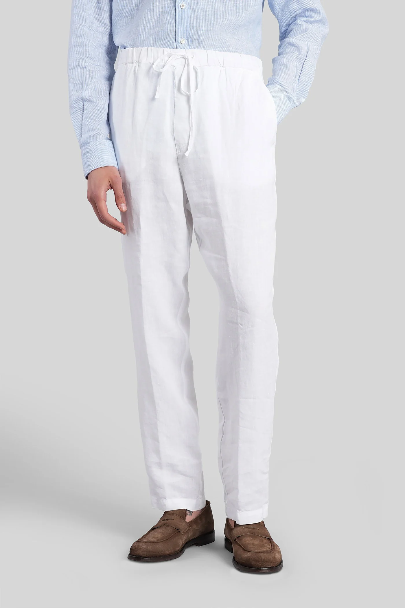 Pants in white linen