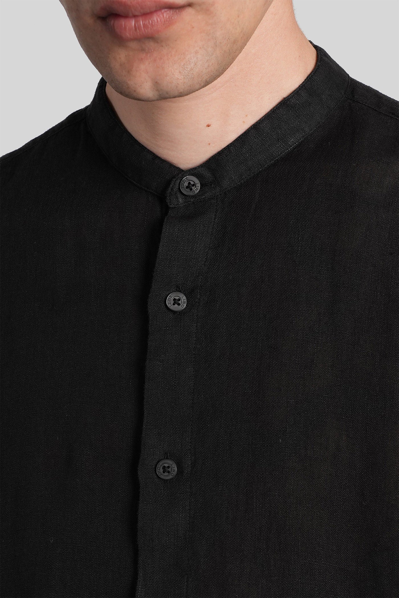 Shirt in black linen - Image 5