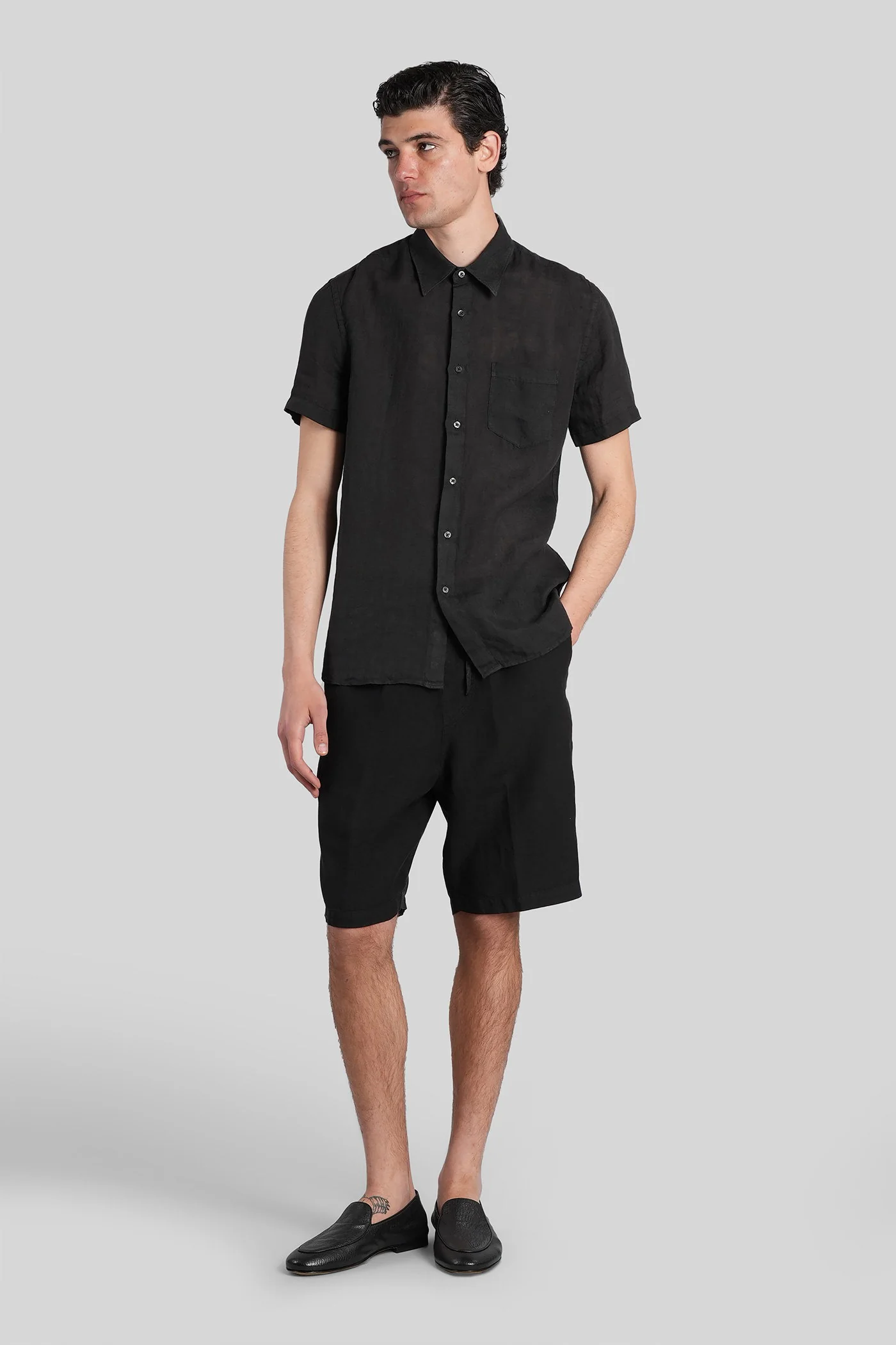 Shorts in black linen - Image 2
