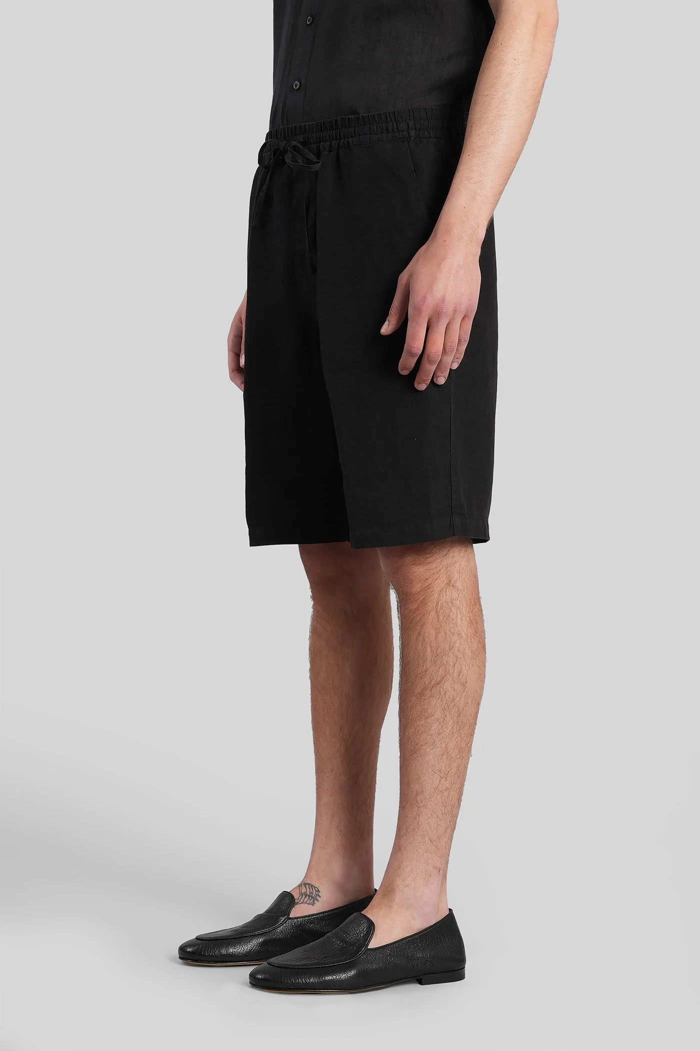 Shorts in black linen - Image 4