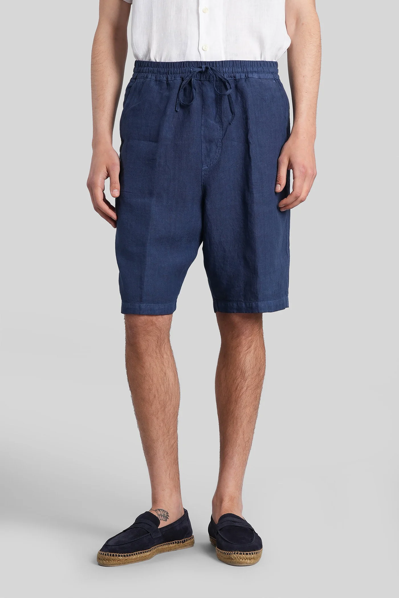 Shorts in blue linen
