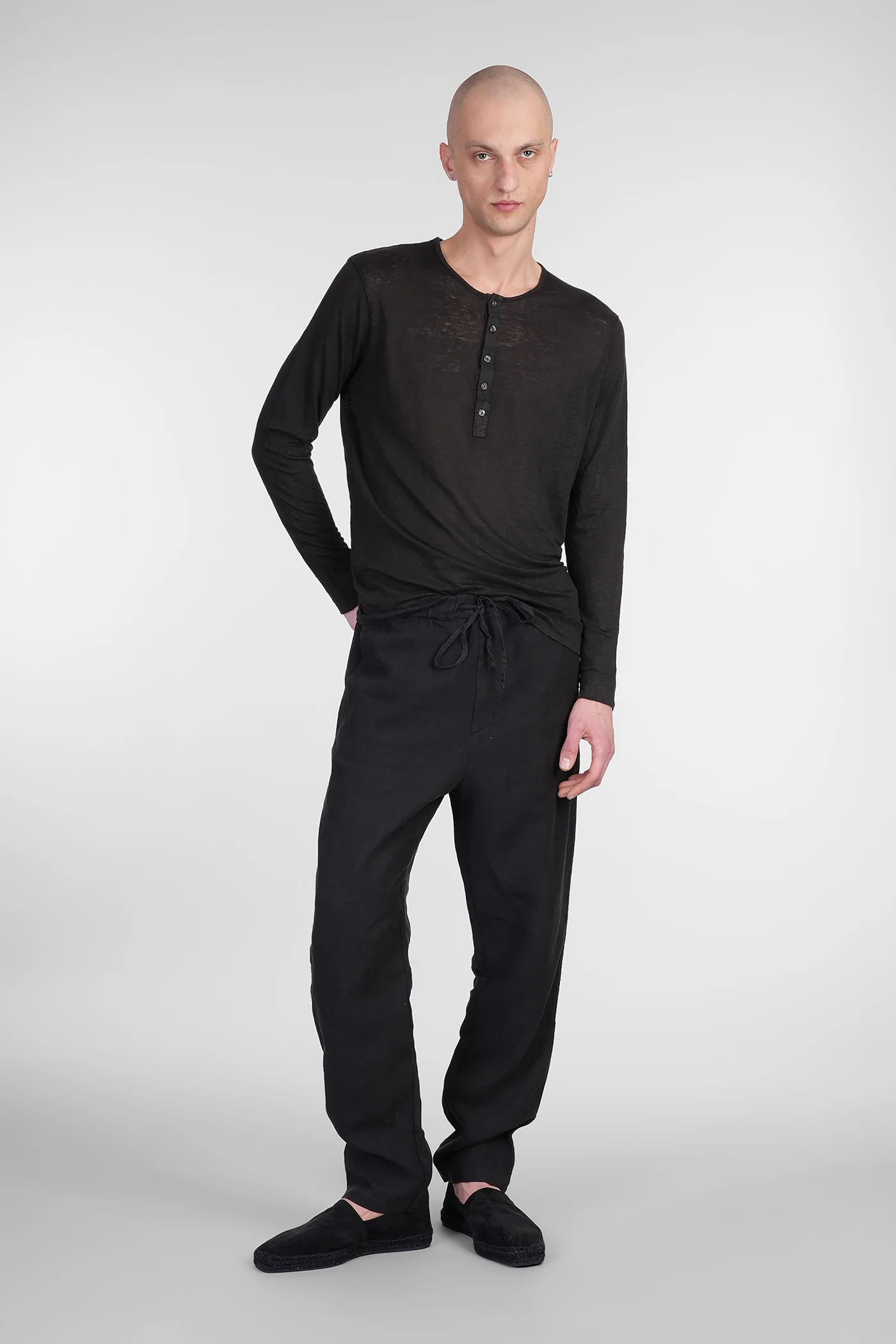 T-Shirt in black linen - Image 2