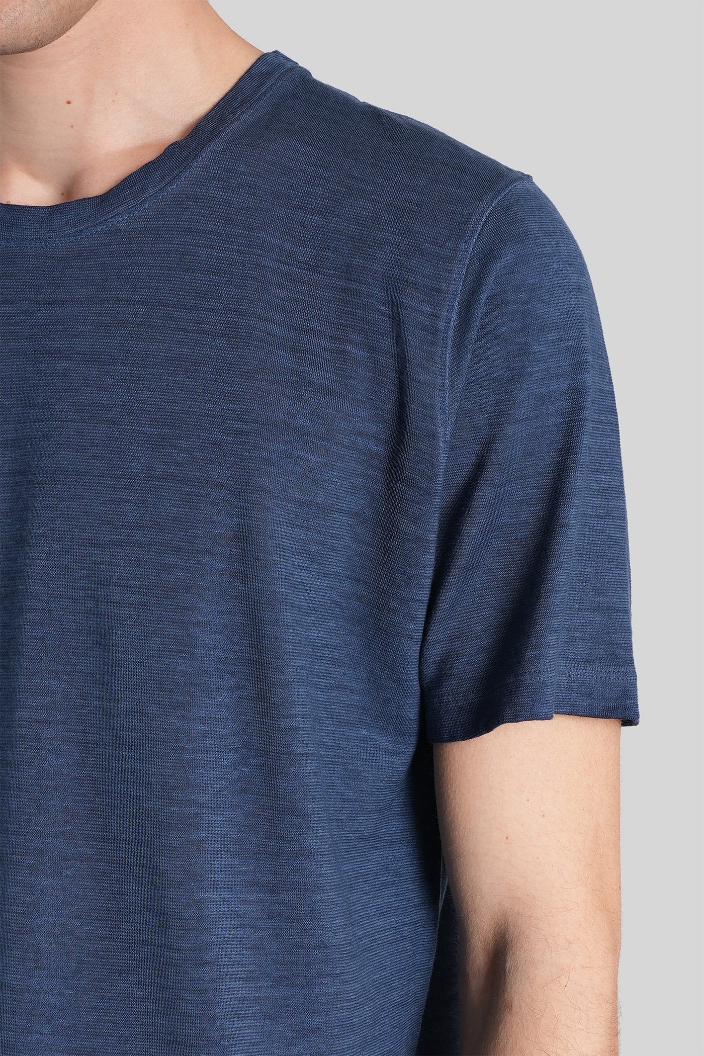 T-Shirt in blue linen - Image 5