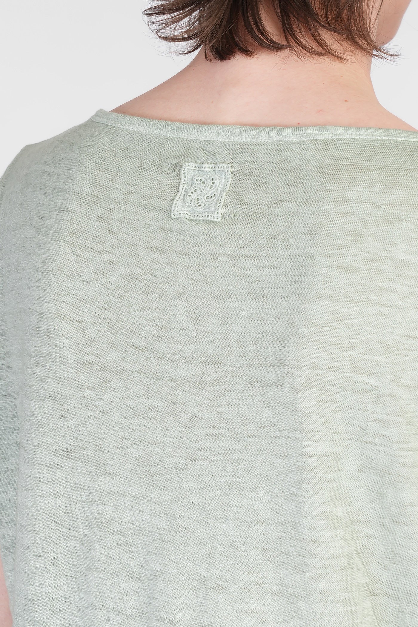 T-Shirt in green linen - Image 5