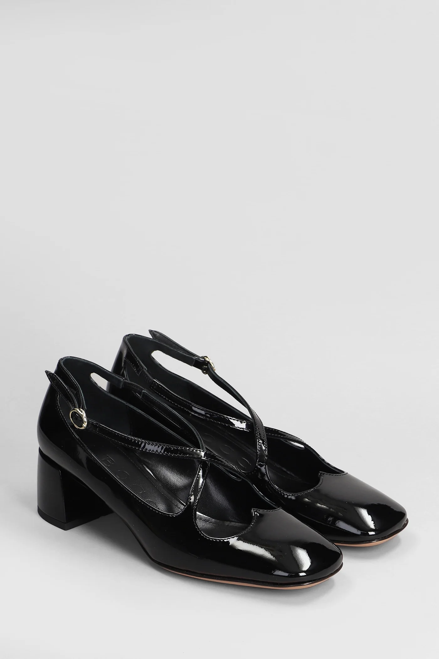 Pumps in black patent leather - Image 2