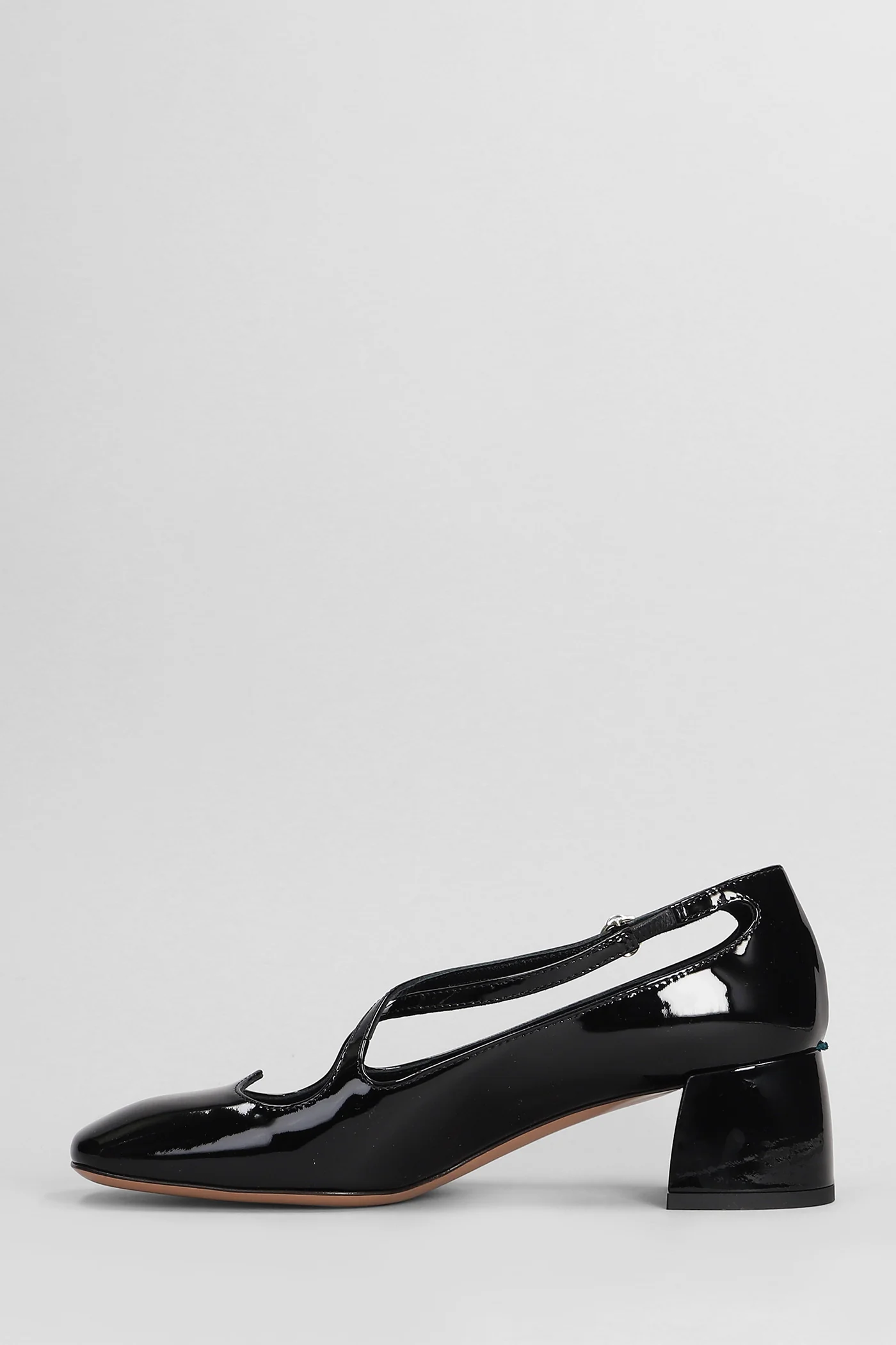 Pumps in black patent leather - Image 3
