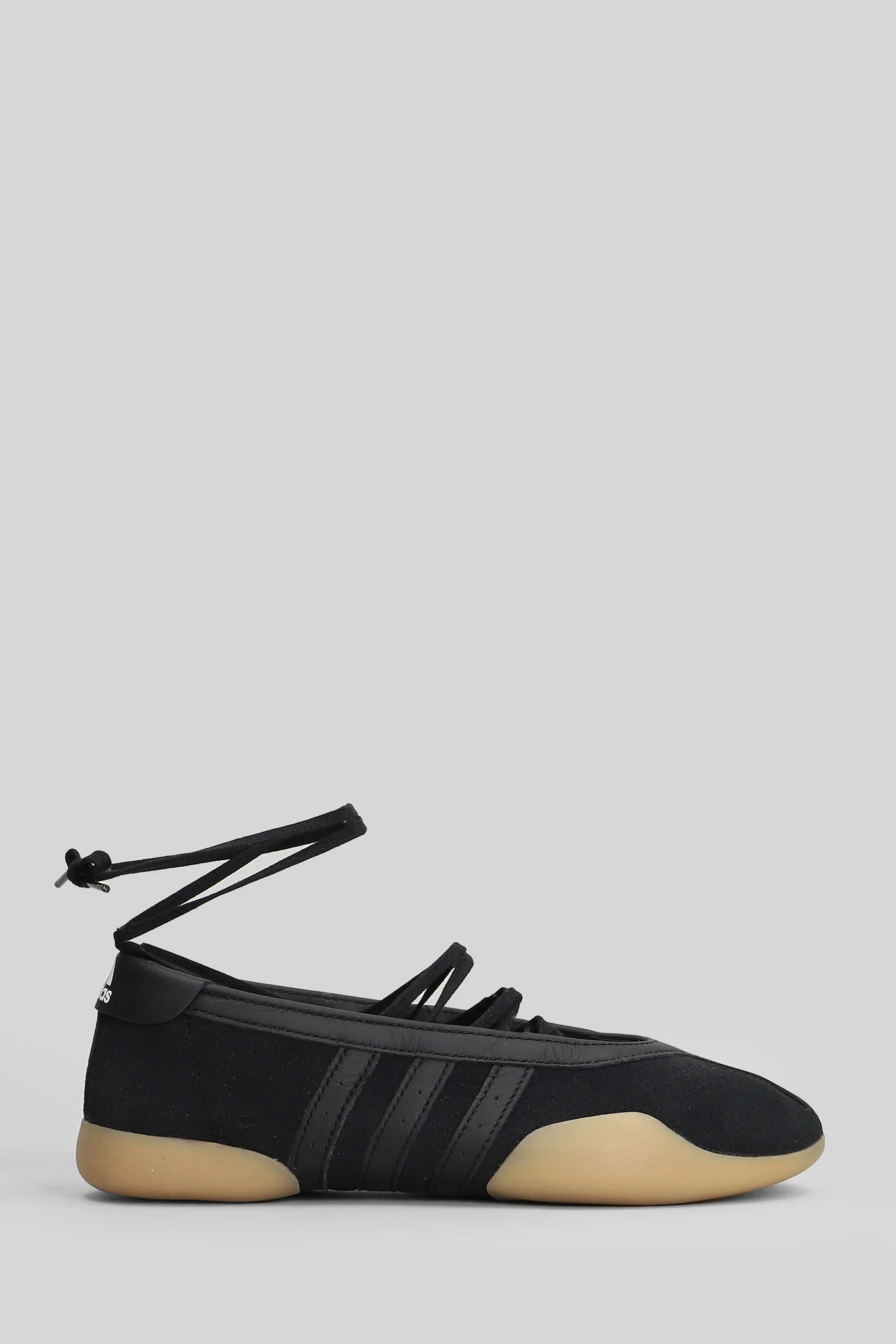 Taekwondo Mei Ballet Sneakers in black suede