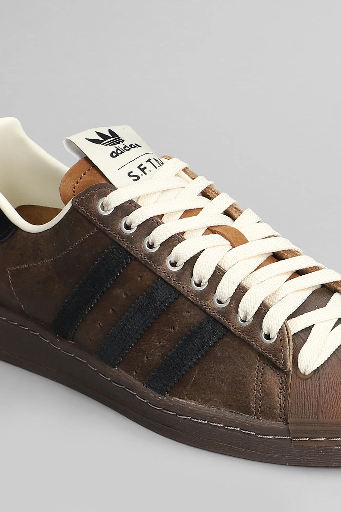 Superstar 82 Sneakers in brown leather - Image 5