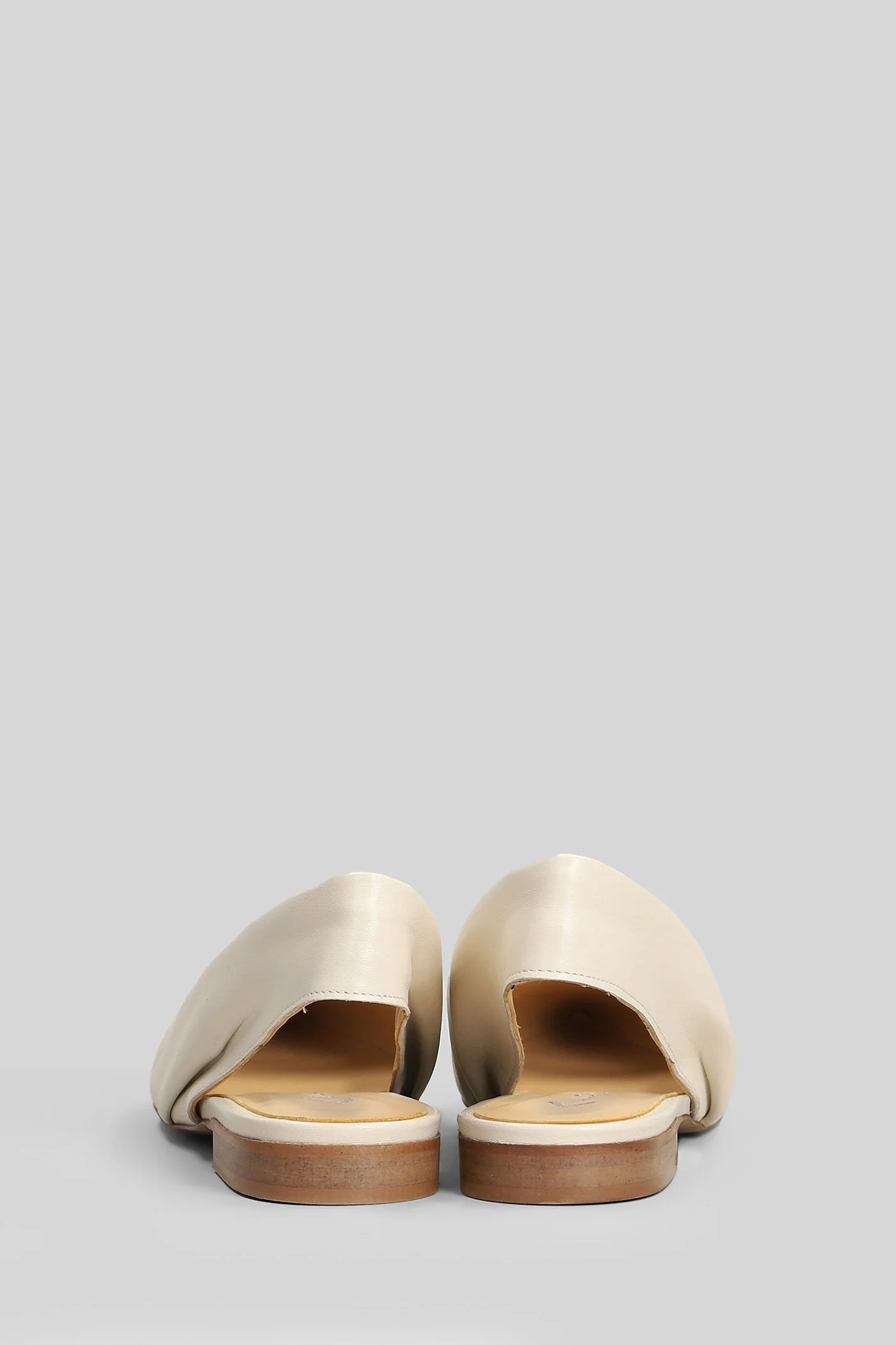 Ballet flats in beige leather - Image 4