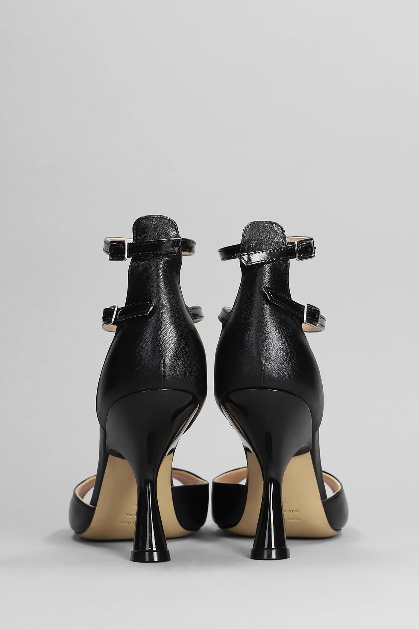 Sandals in black leather - Image 4