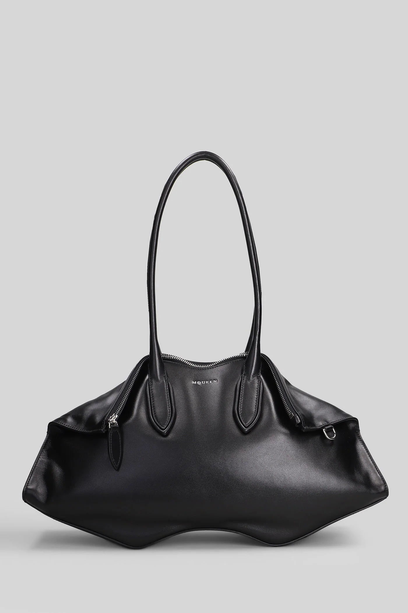 Manta Hand bag in black leather