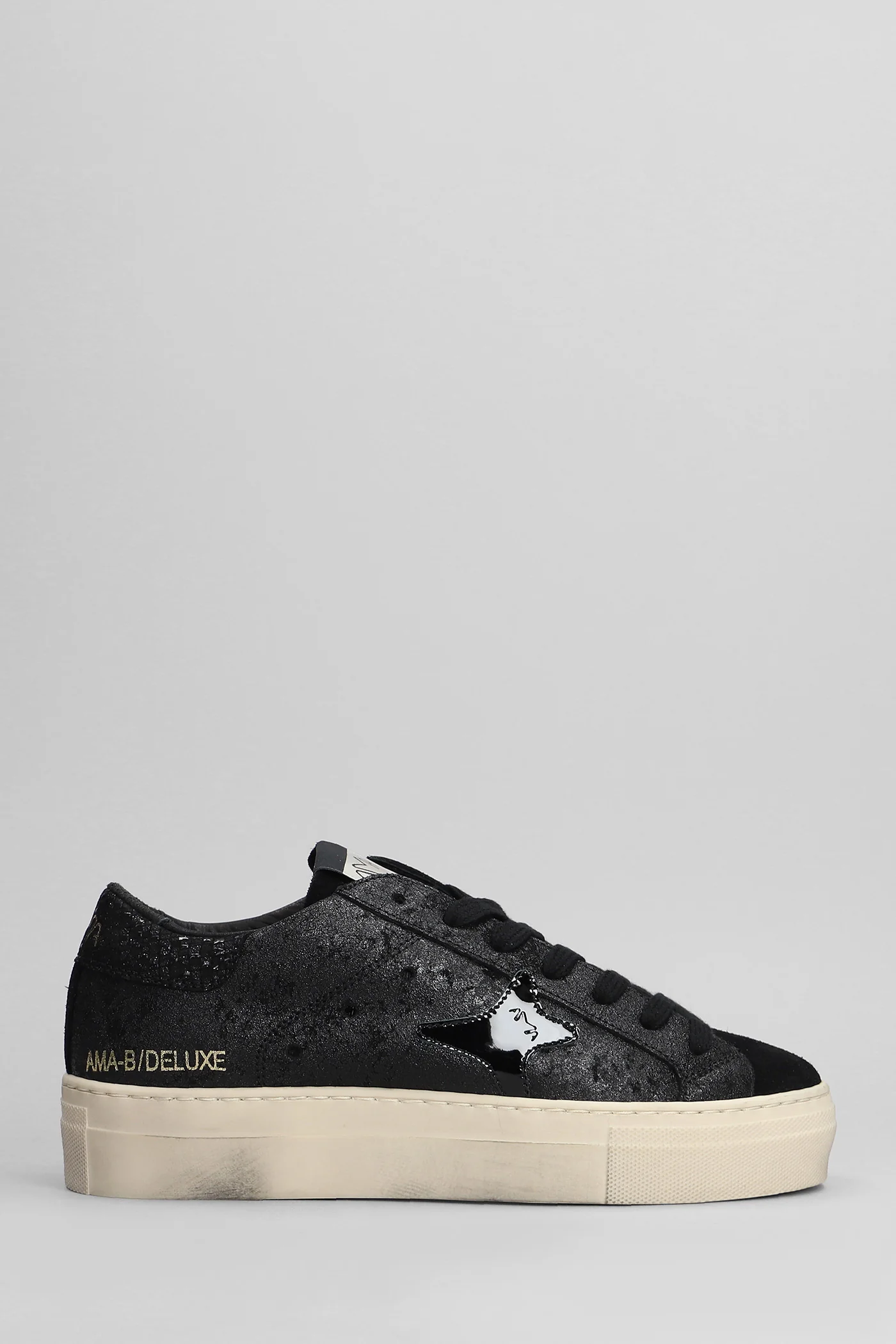 Sneakers in black suede and leather