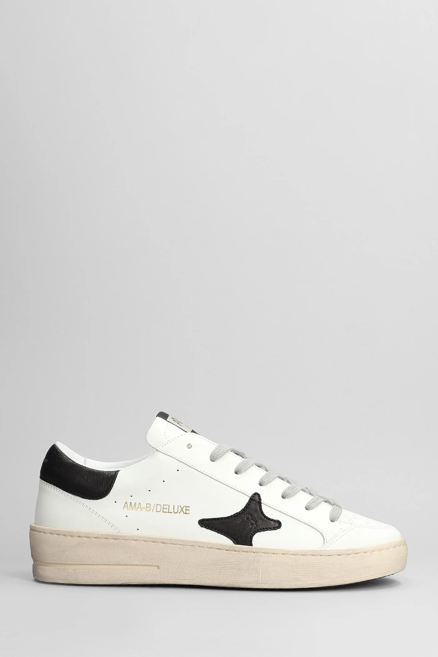 Sneakers in white leather