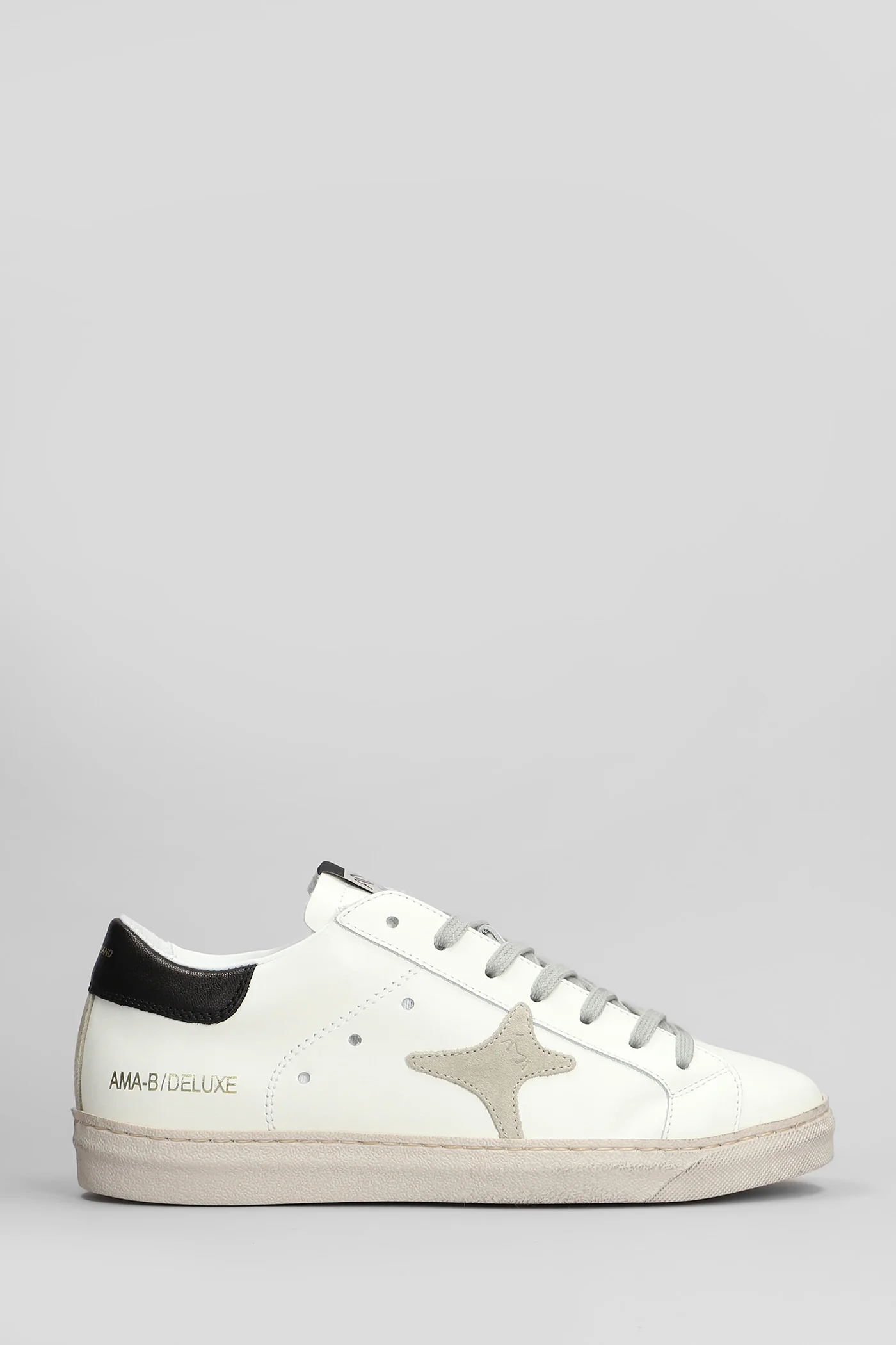 Sneakers in white leather