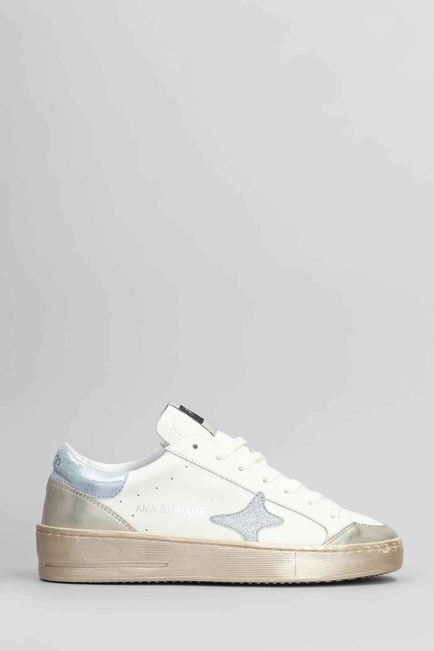 Sneakers in white leather