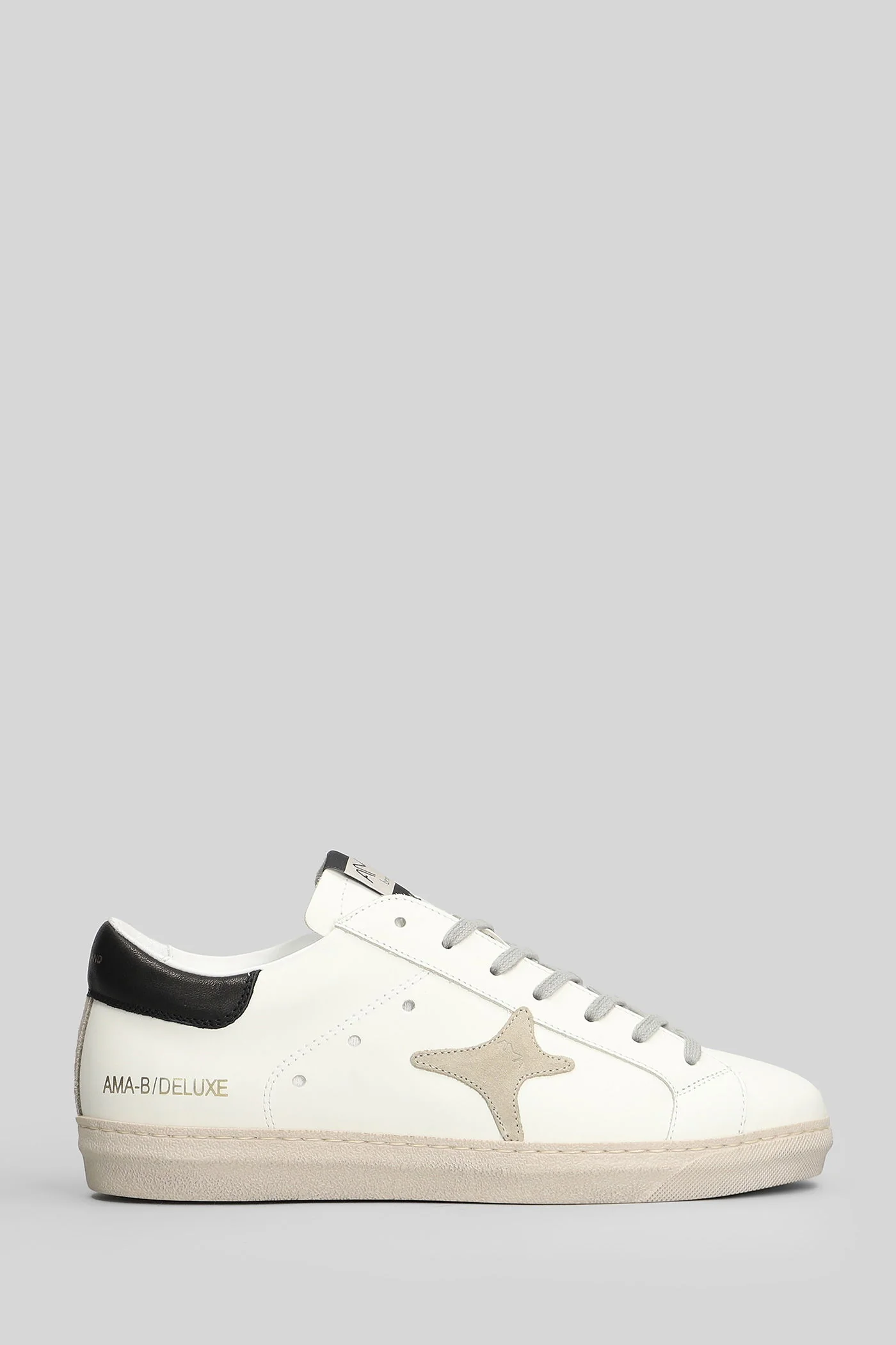 Sneakers in white leather