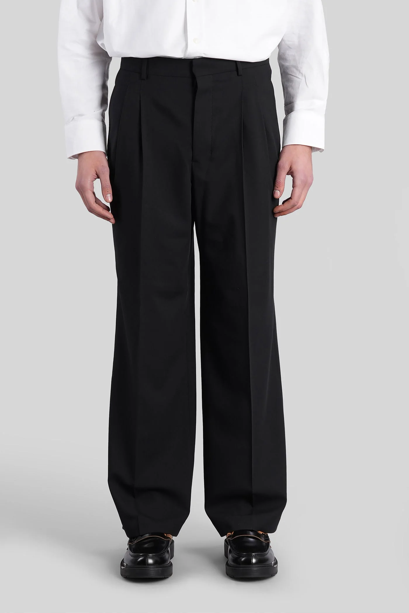 Pants in black wool