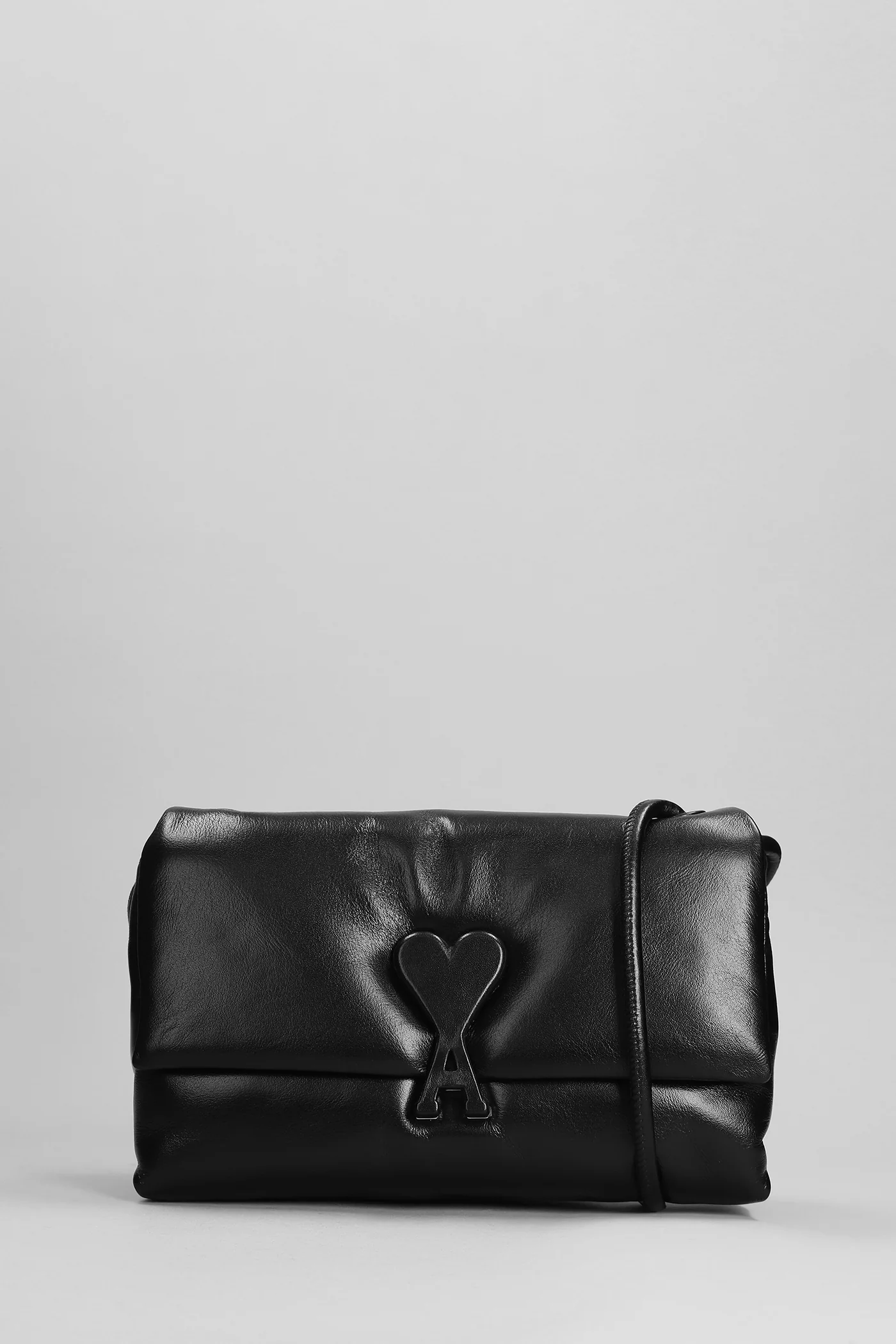 Shoulder bag in black leather