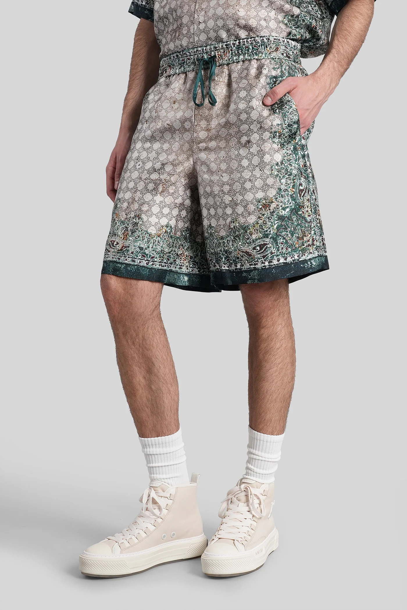 Shorts in beige silk - Image 4