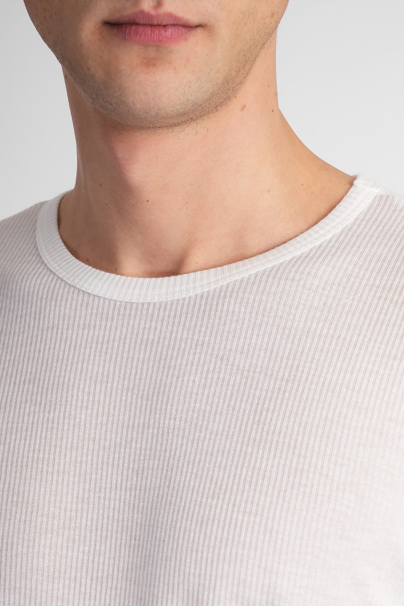 Greg in white viscose - Image 5