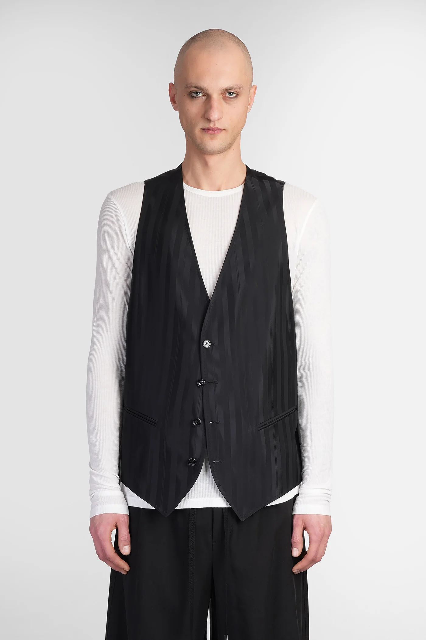 Juikko Vest in black viscose