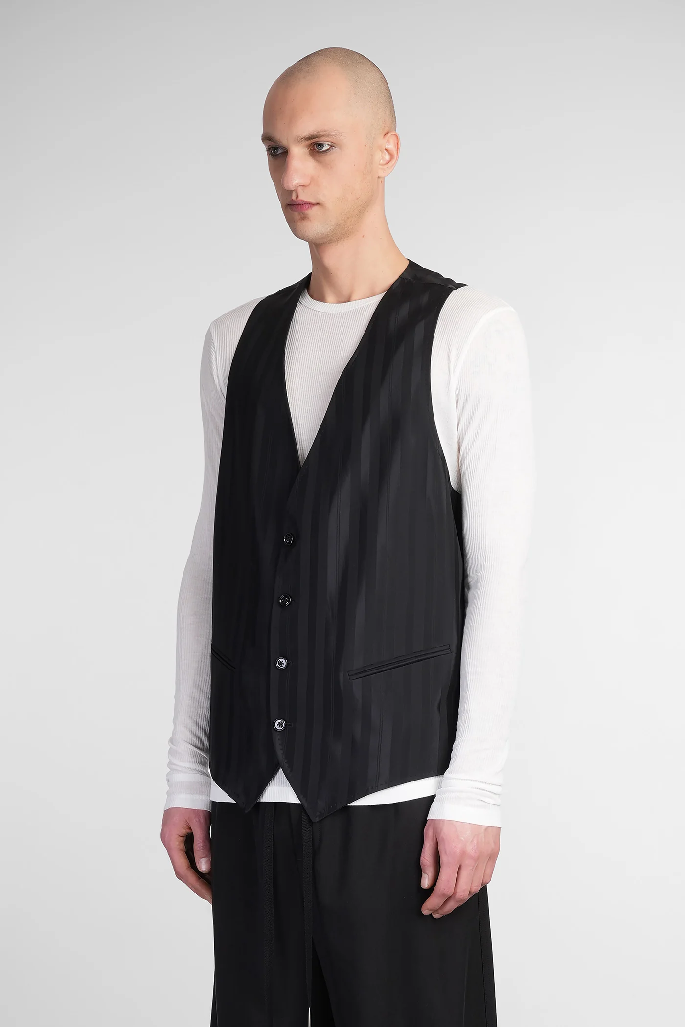 Juikko Vest in black viscose - Image 4