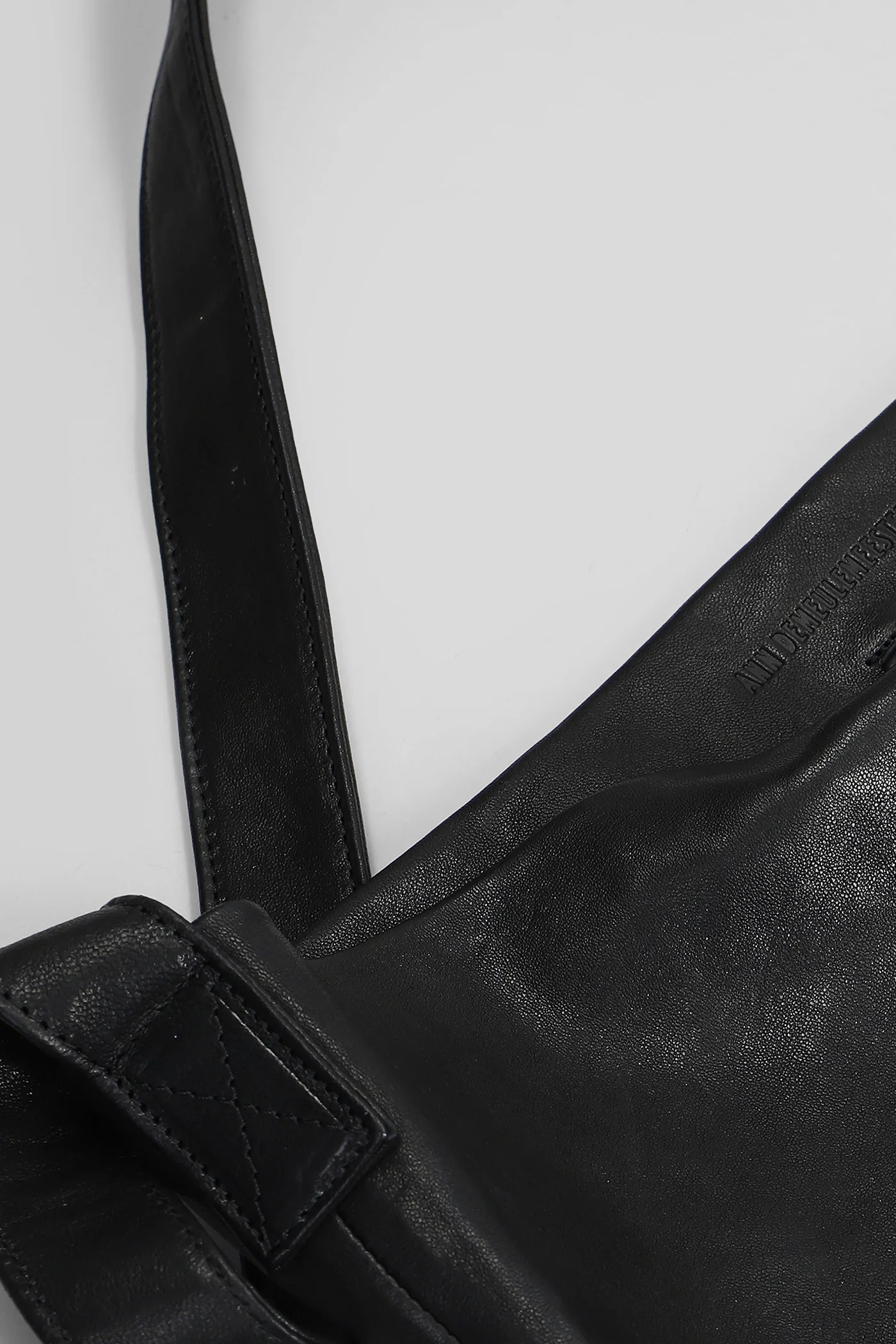 Shoulder bag in black leather - Image 4