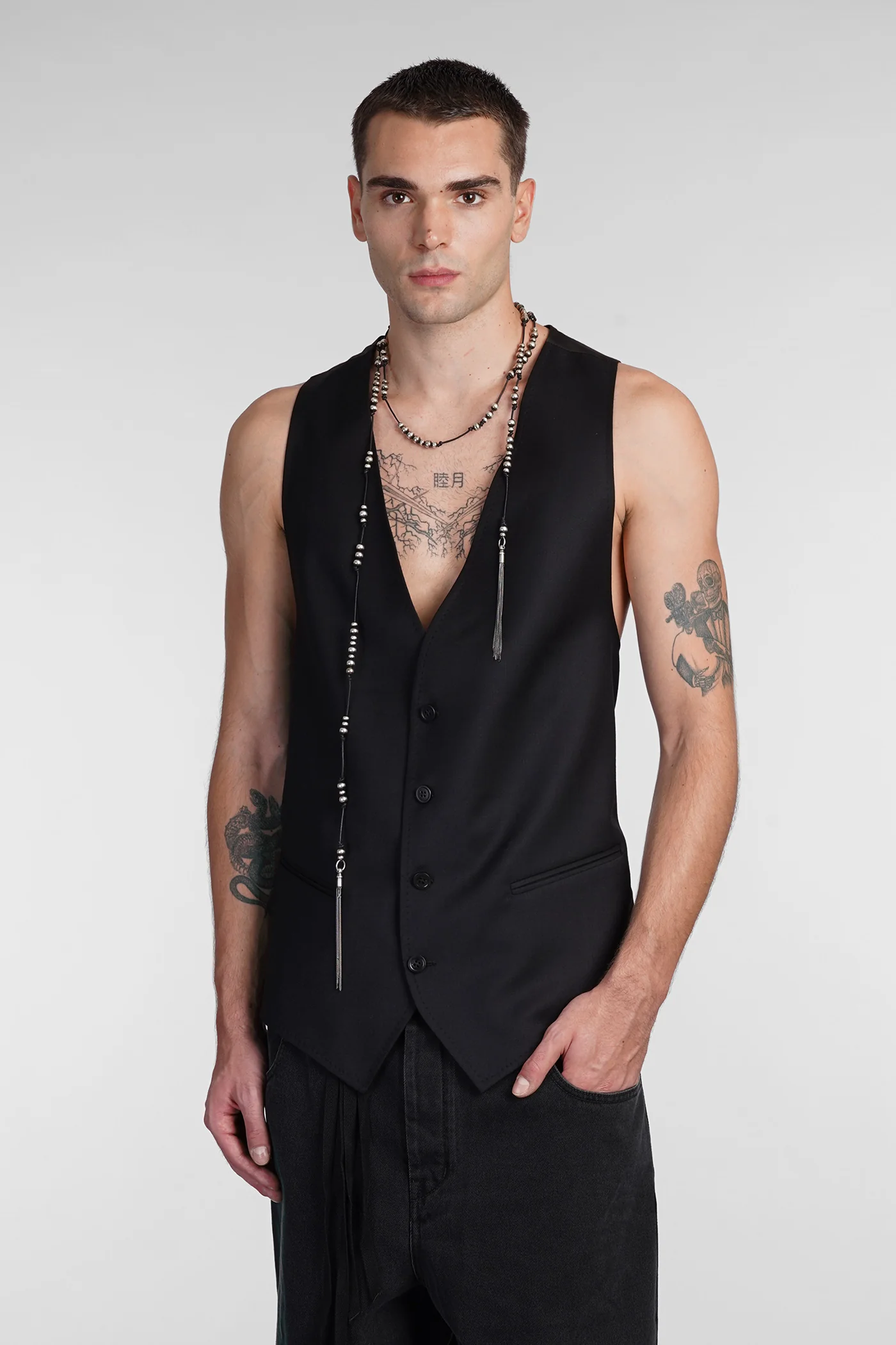 Vest in black wool