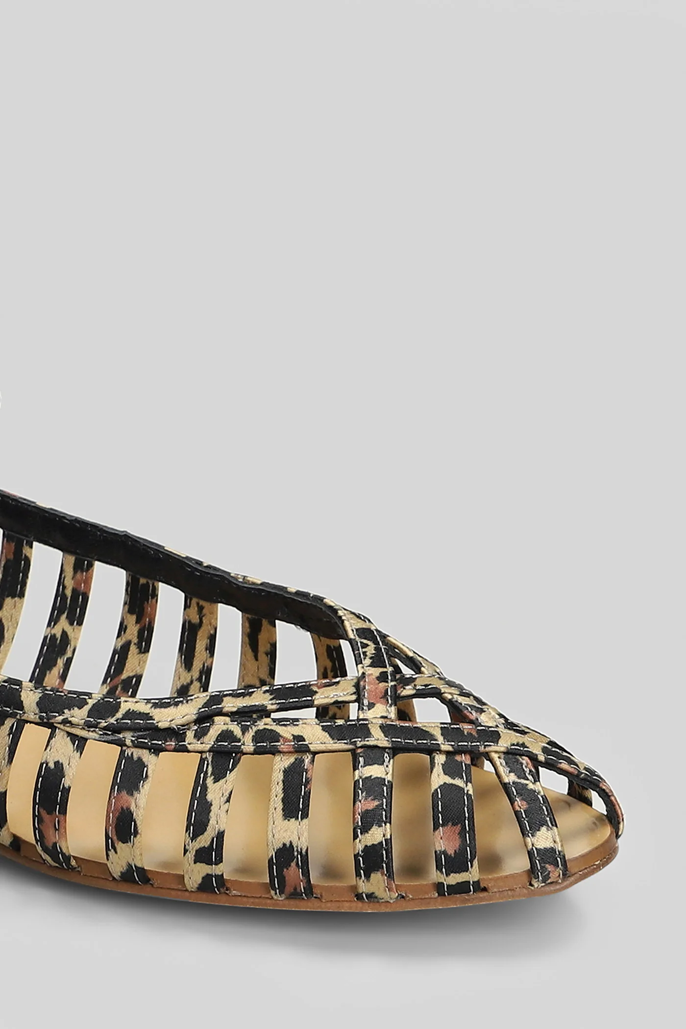 Flat sandal-slipper in Animalier fabric - Image 5