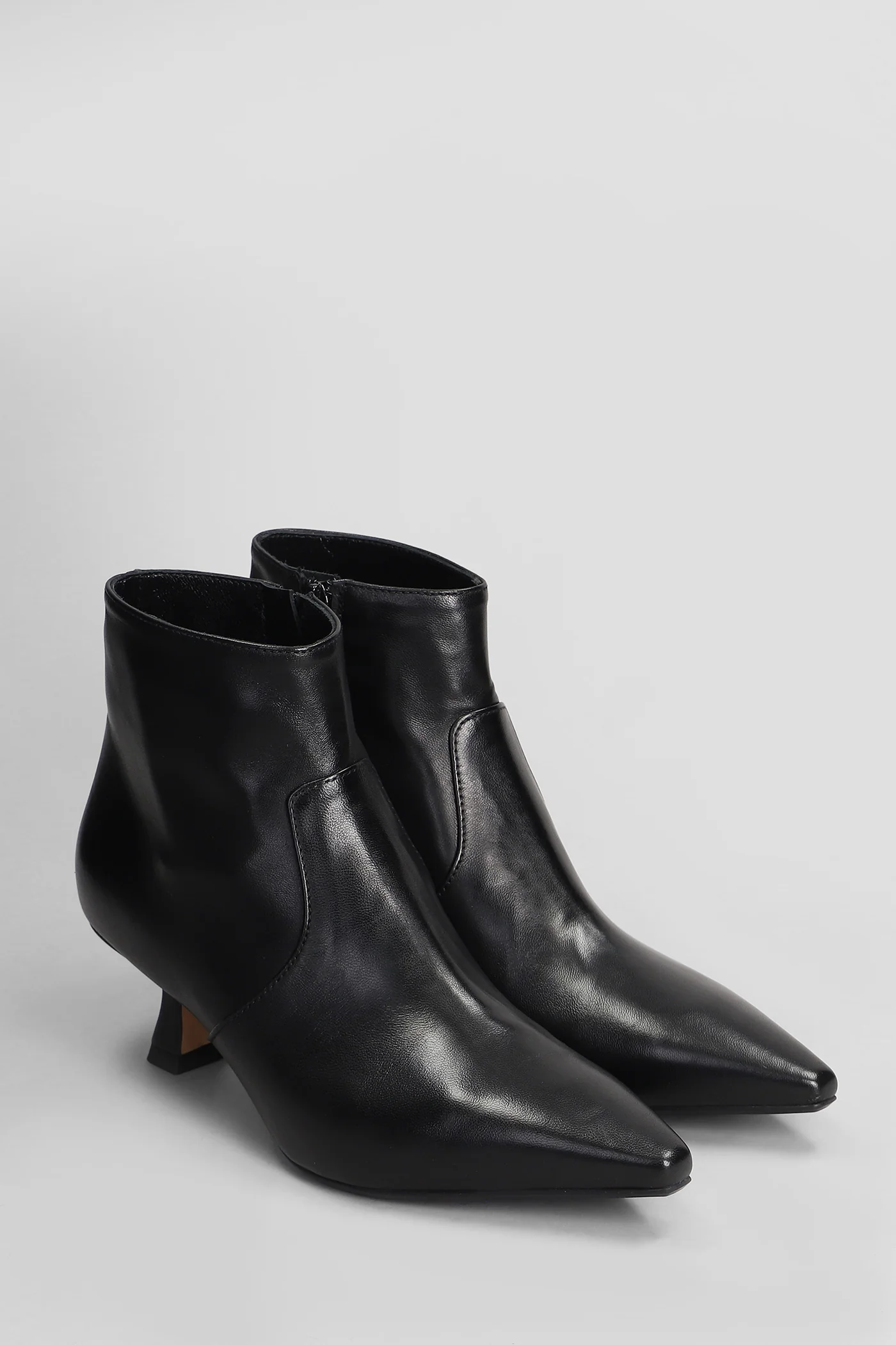 High heels Ankle boots in black leather - Image 2