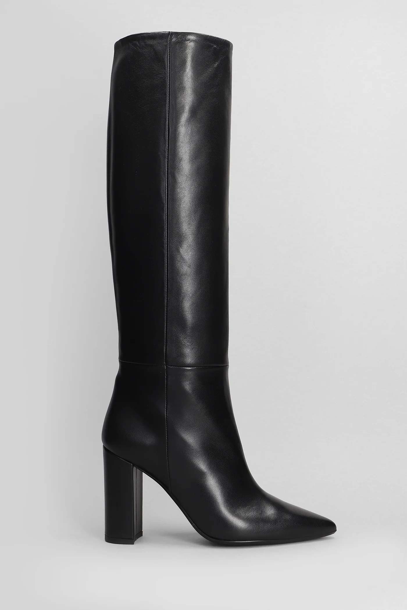 High heels boots in black leather