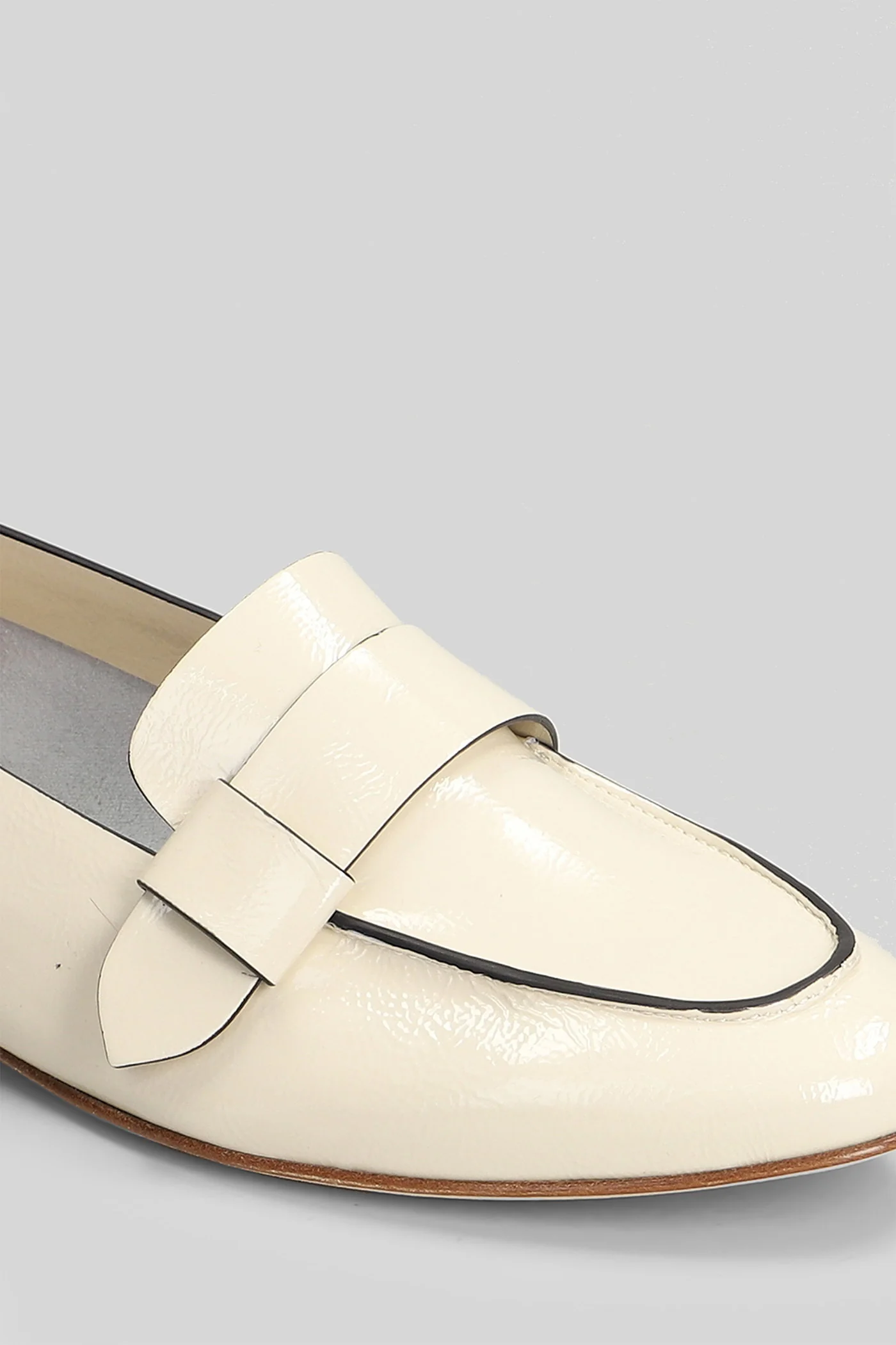 Loafers in beige leather - Image 5
