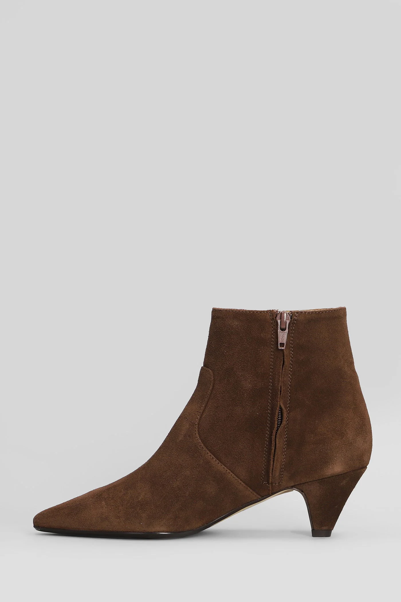 low heels Ankle boots in brown suede - Image 3
