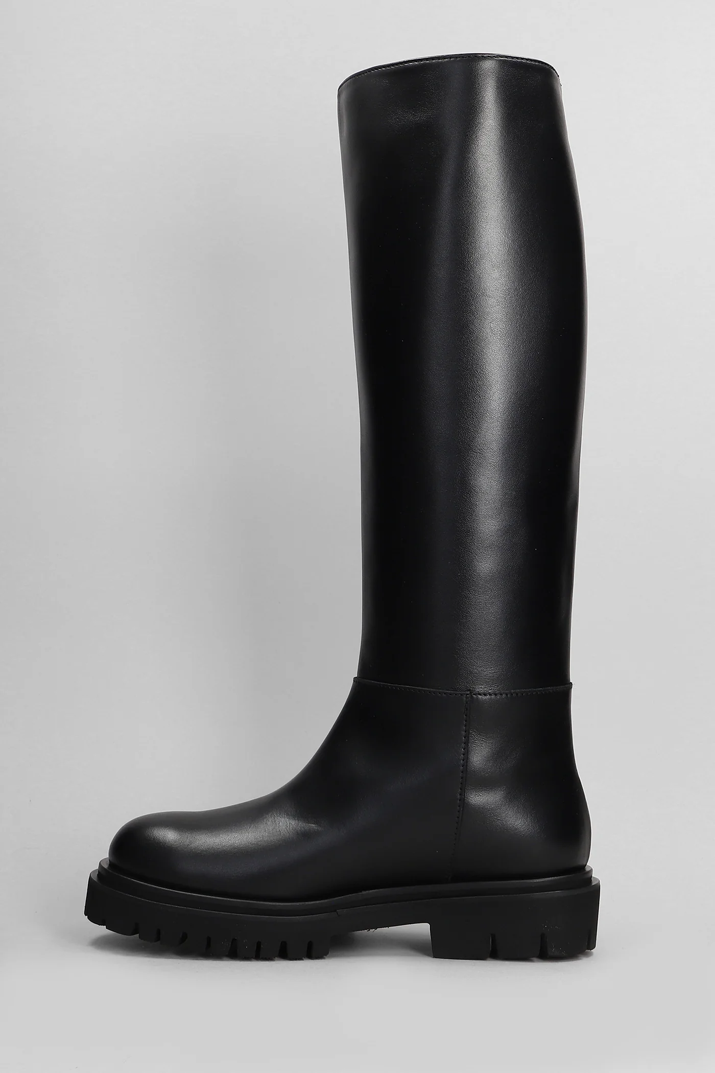 low heels boots in black leather - Image 3