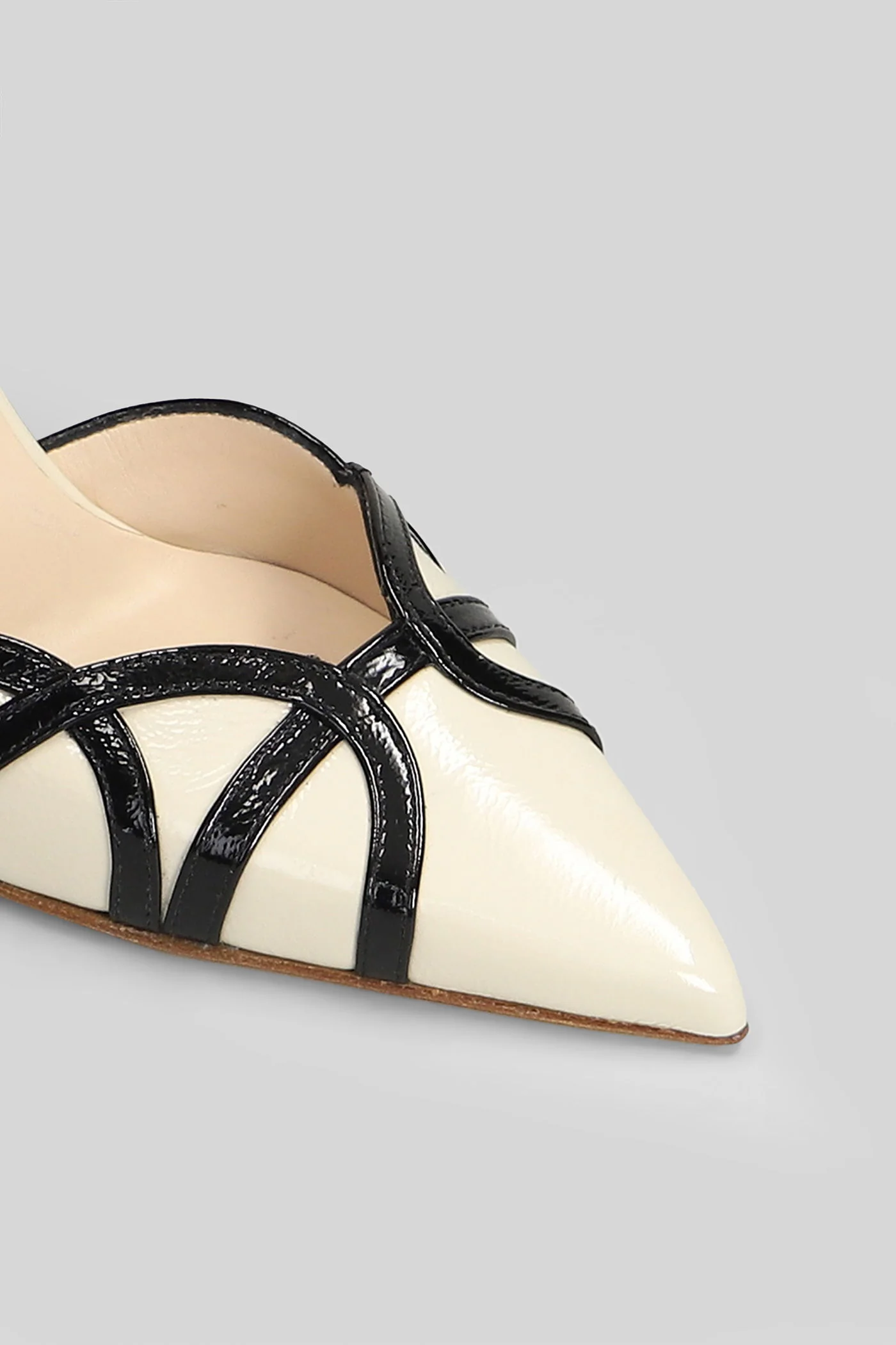 Pumps in beige leather - Image 5