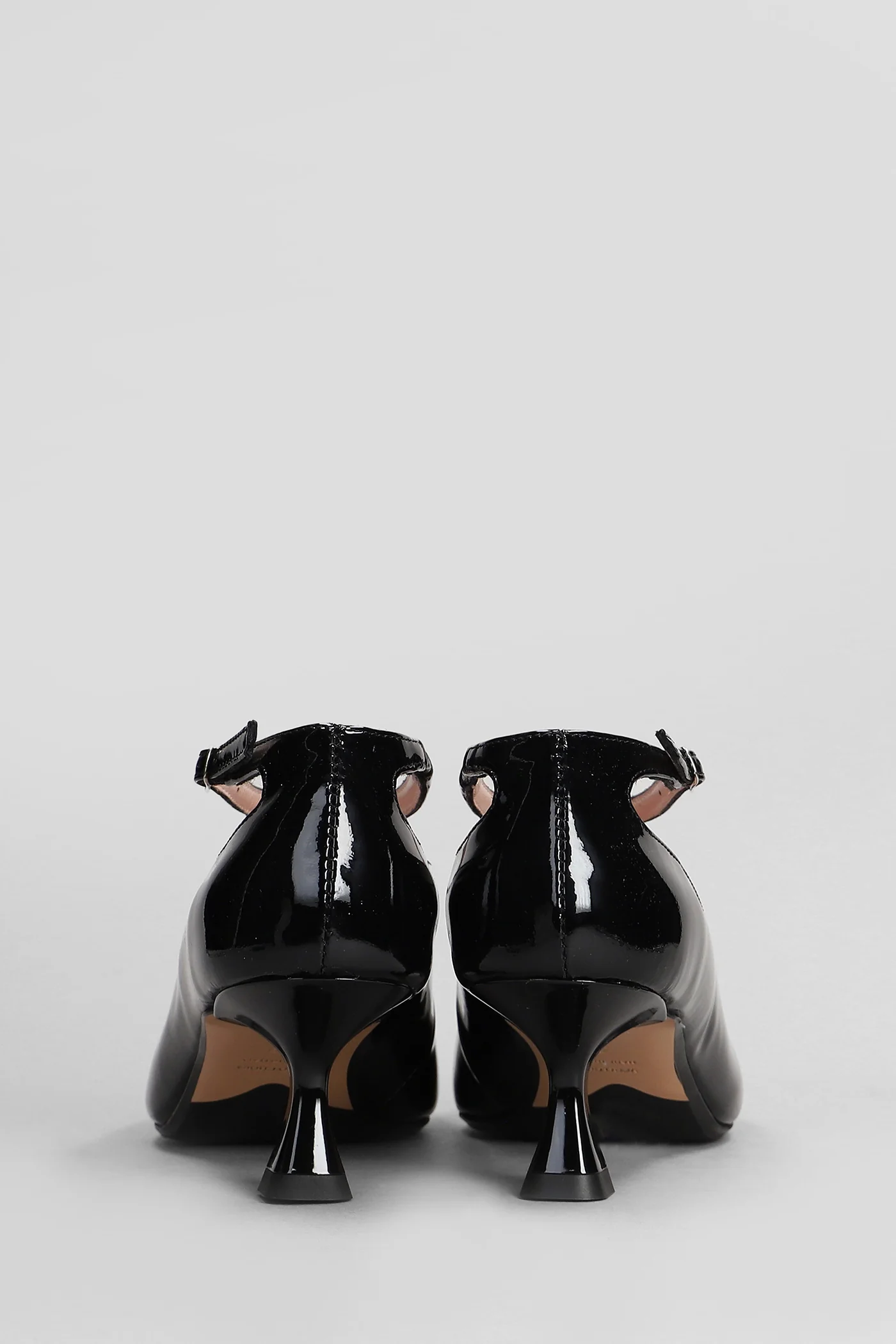 Pumps in black patent leather - Image 4
