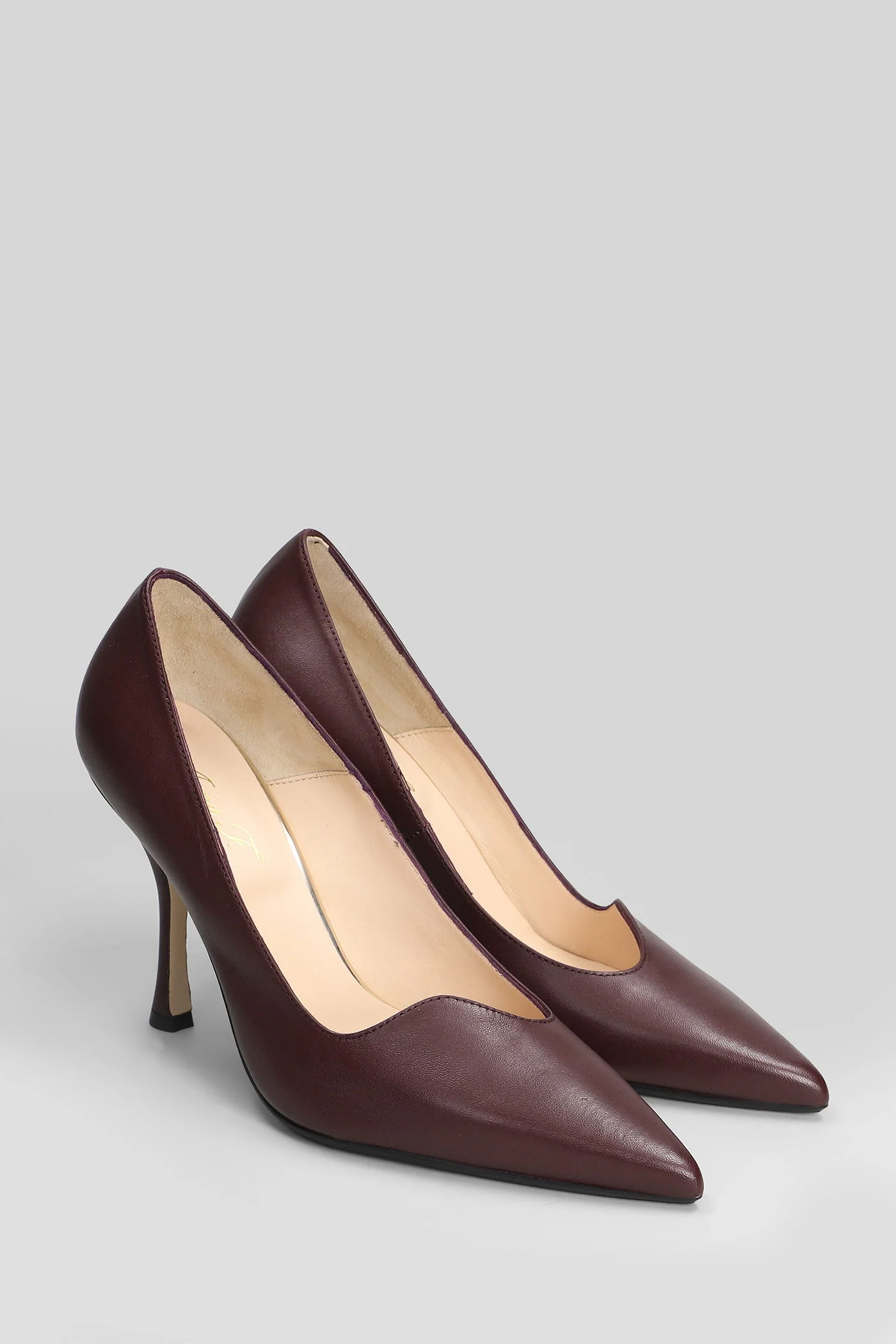 Pumps in bordeaux leather - Image 2