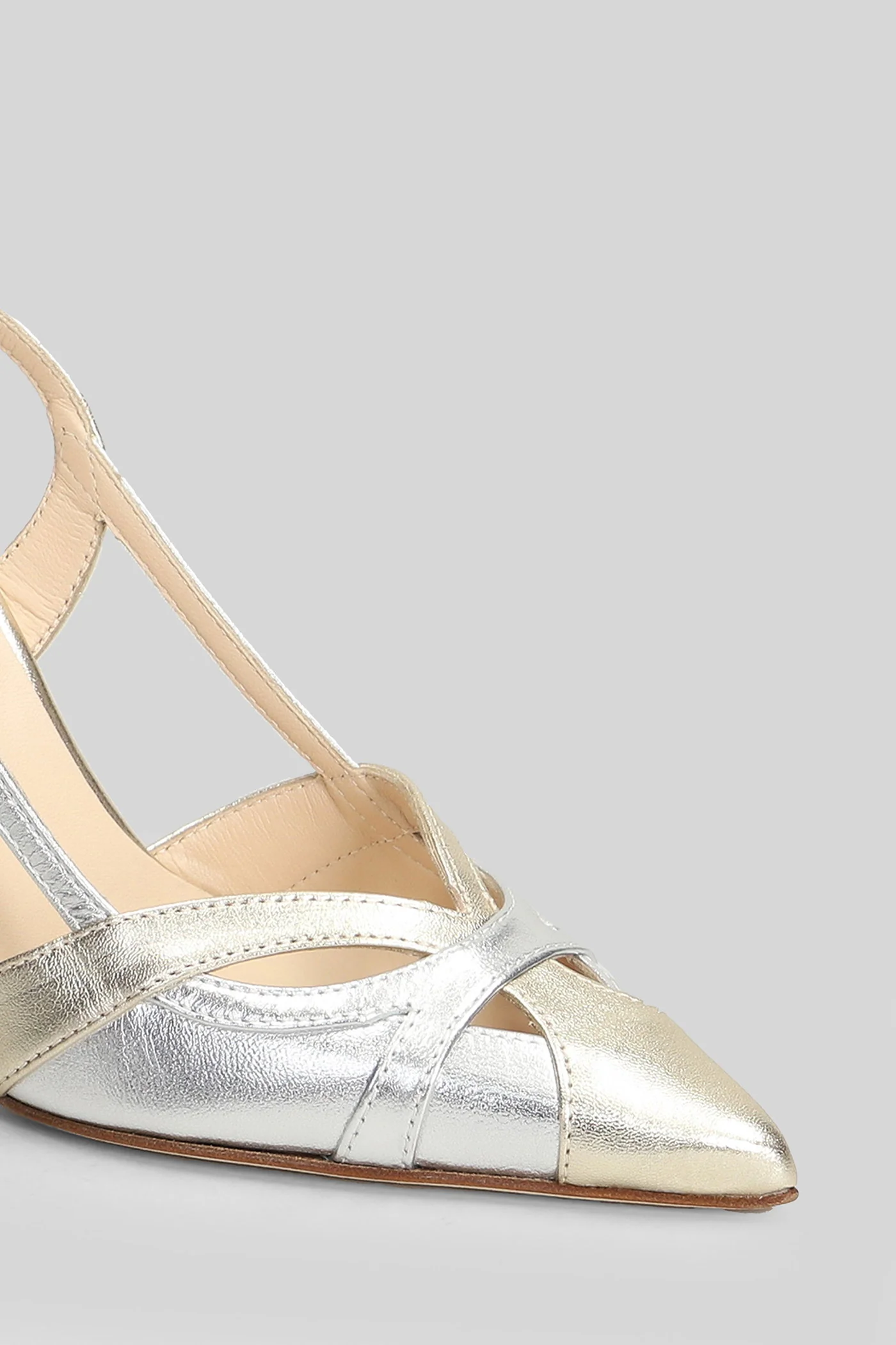 Pumps in platinum leather - Image 5