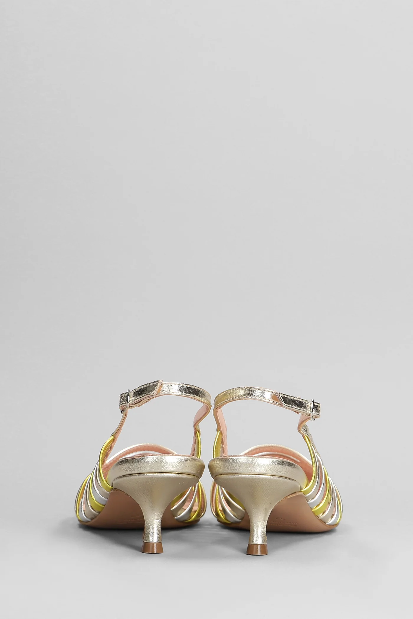 Pumps in platinum leather - Image 4
