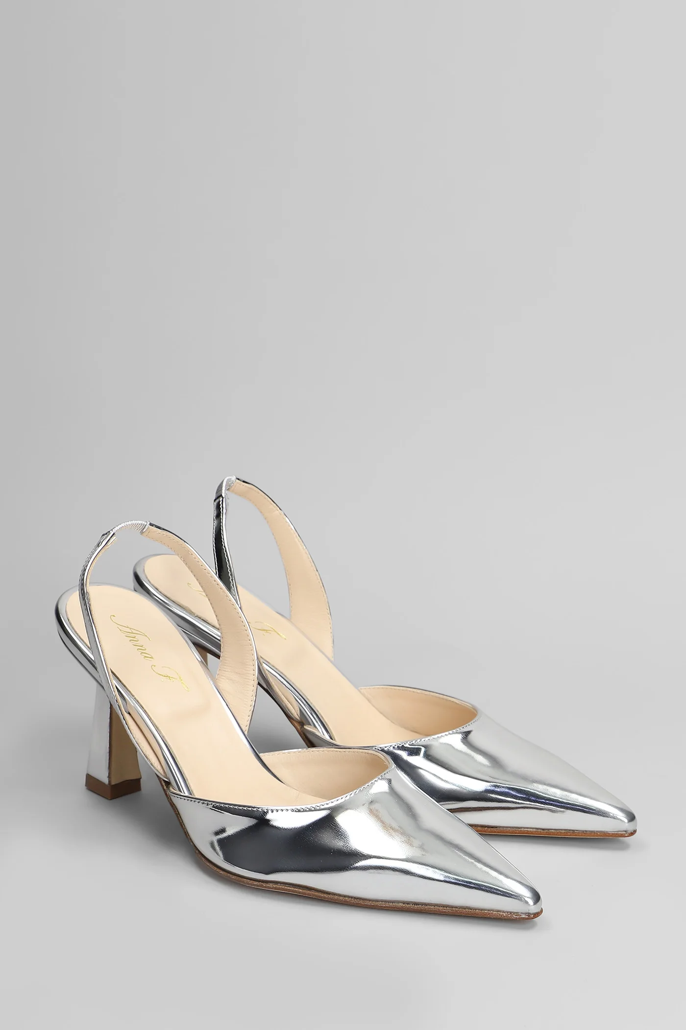 Pumps in silver leather - Image 2