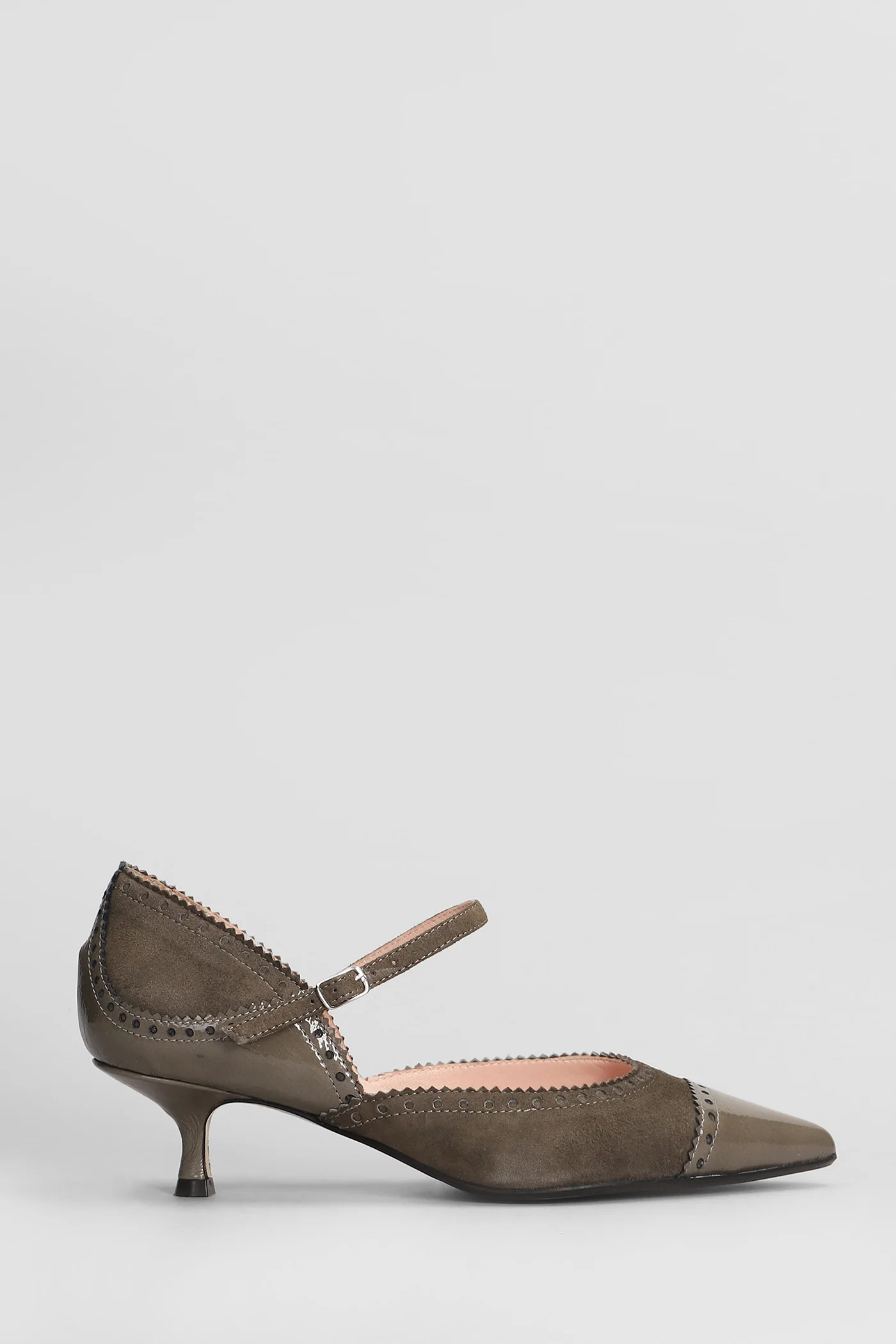 Pumps in taupe suede