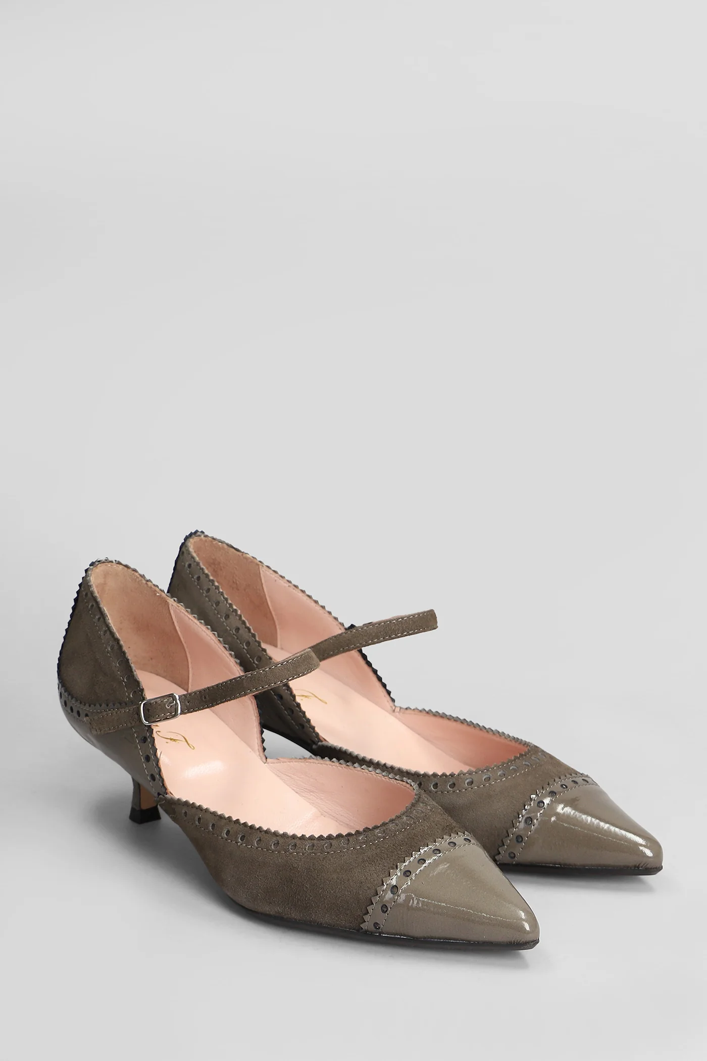 Pumps in taupe suede - Image 2