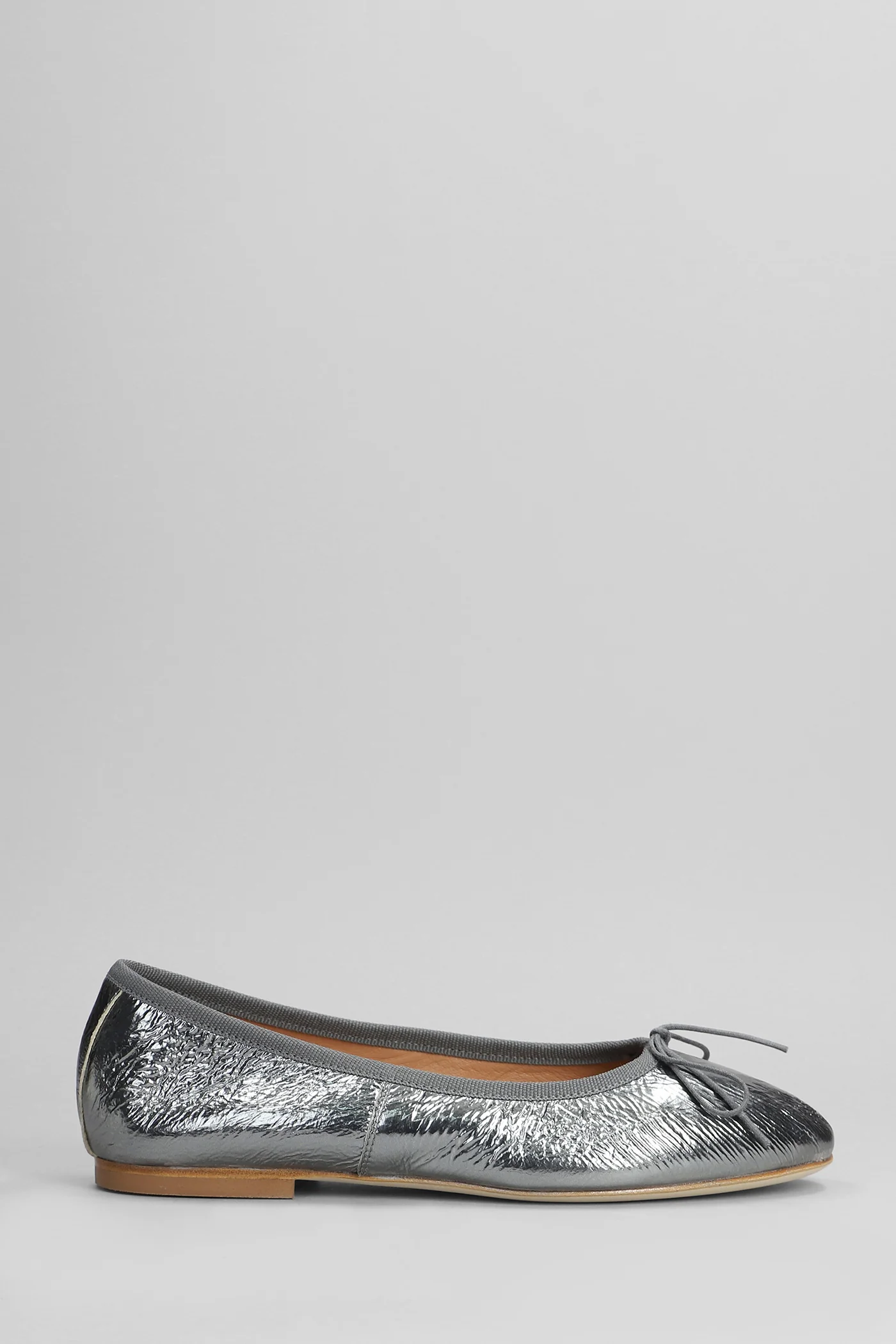 Ballet flats in silver leather