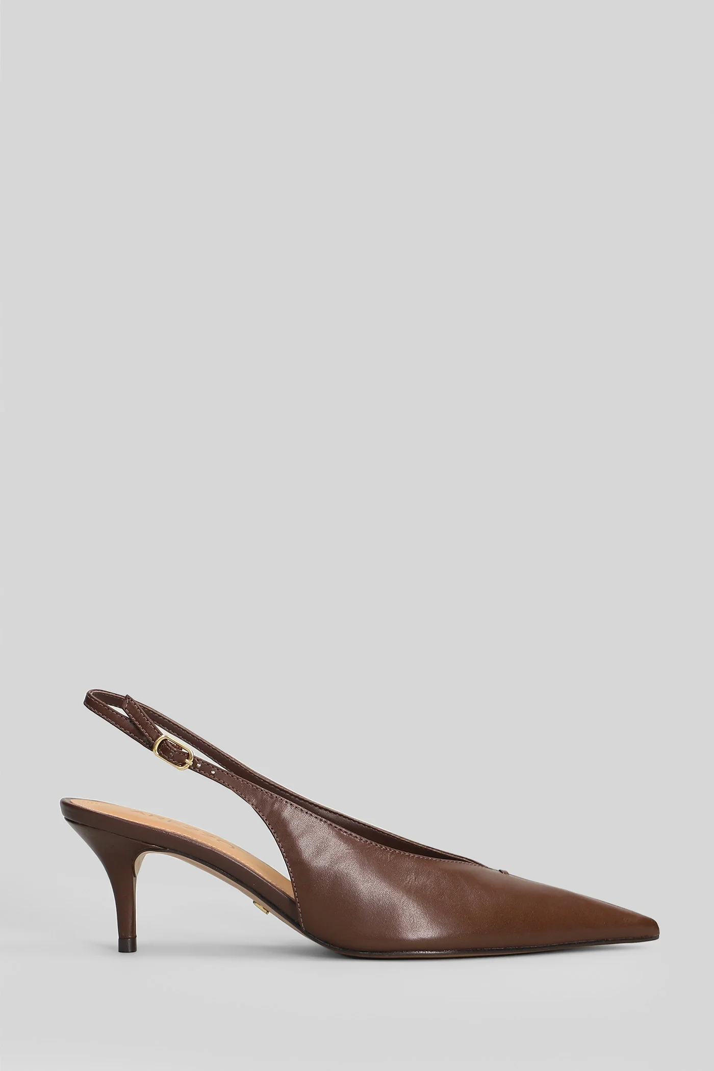 Pumps in brown leather