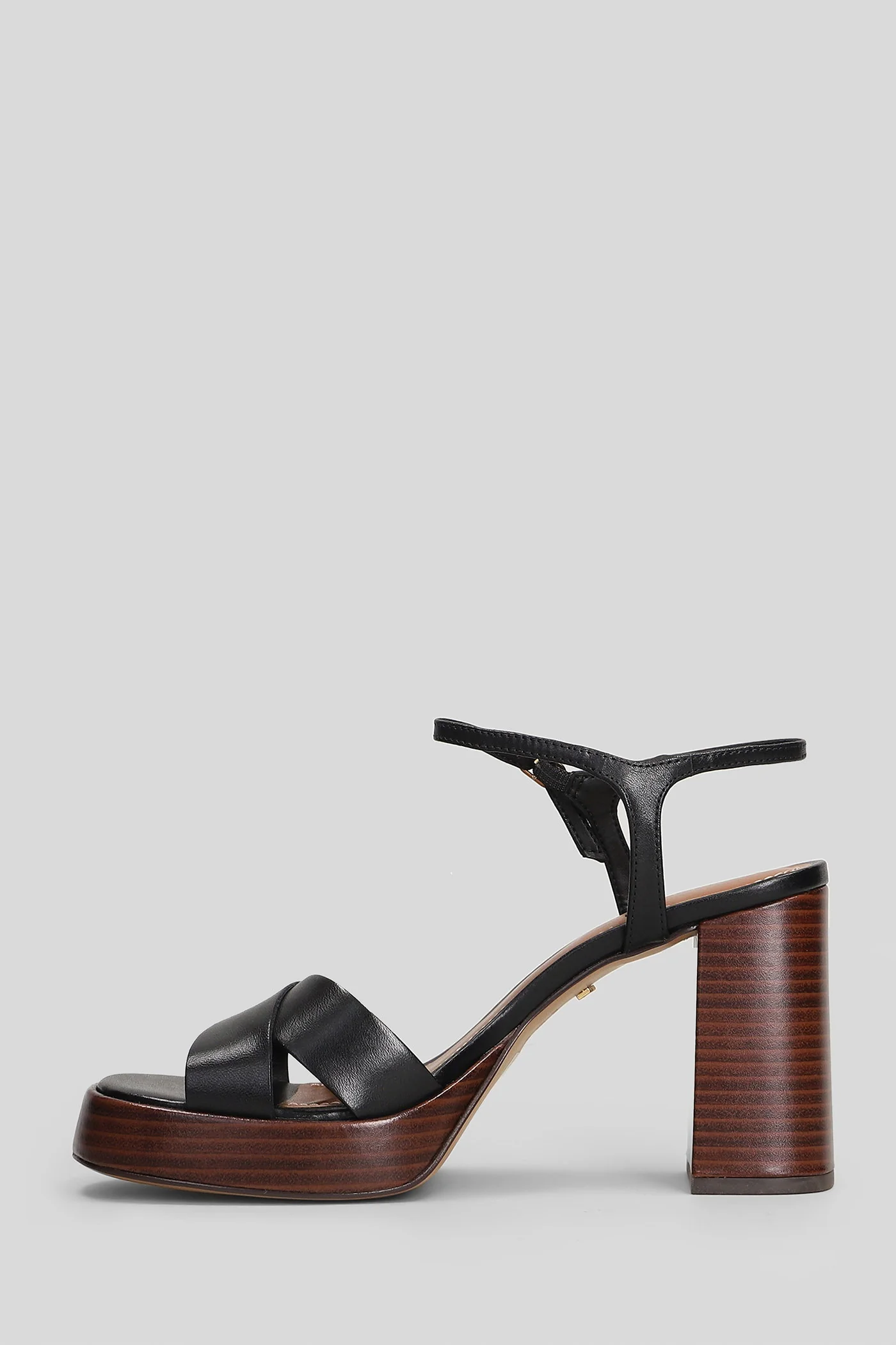 Sandals in black leather - Image 3