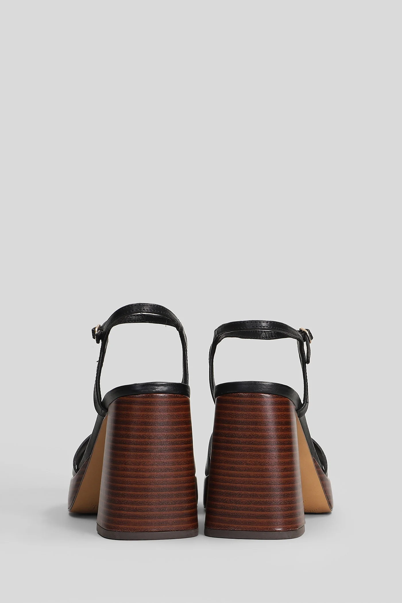 Sandals in black leather - Image 4