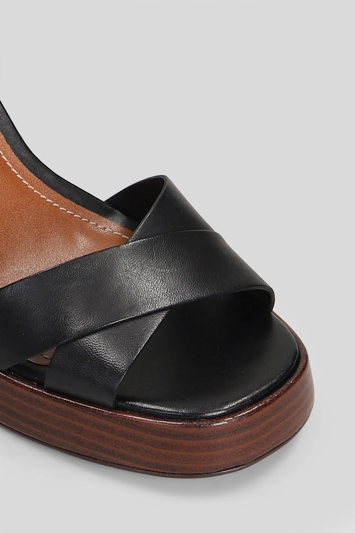 Sandals in black leather - Image 5