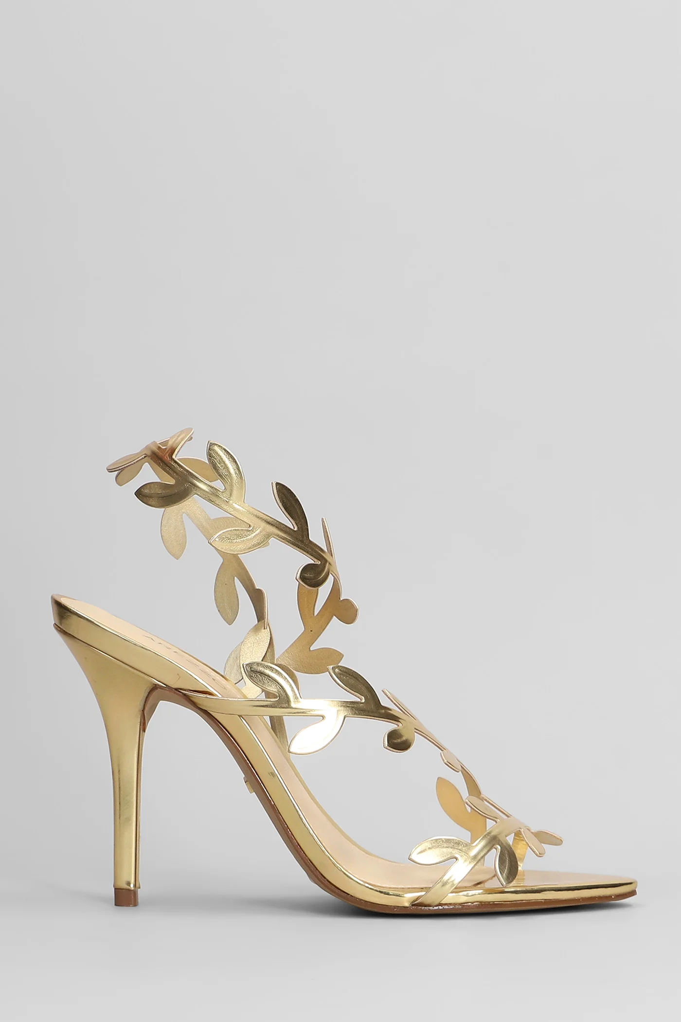 Sandals in gold leather