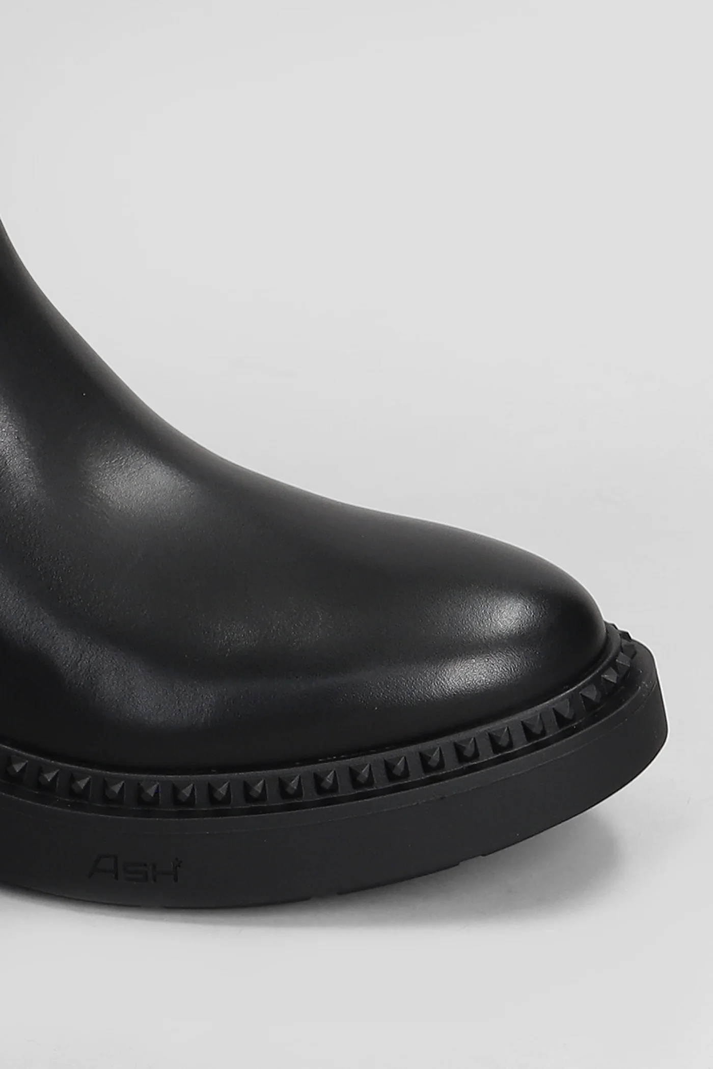 Mandeville low heels boots in black leather - Image 5