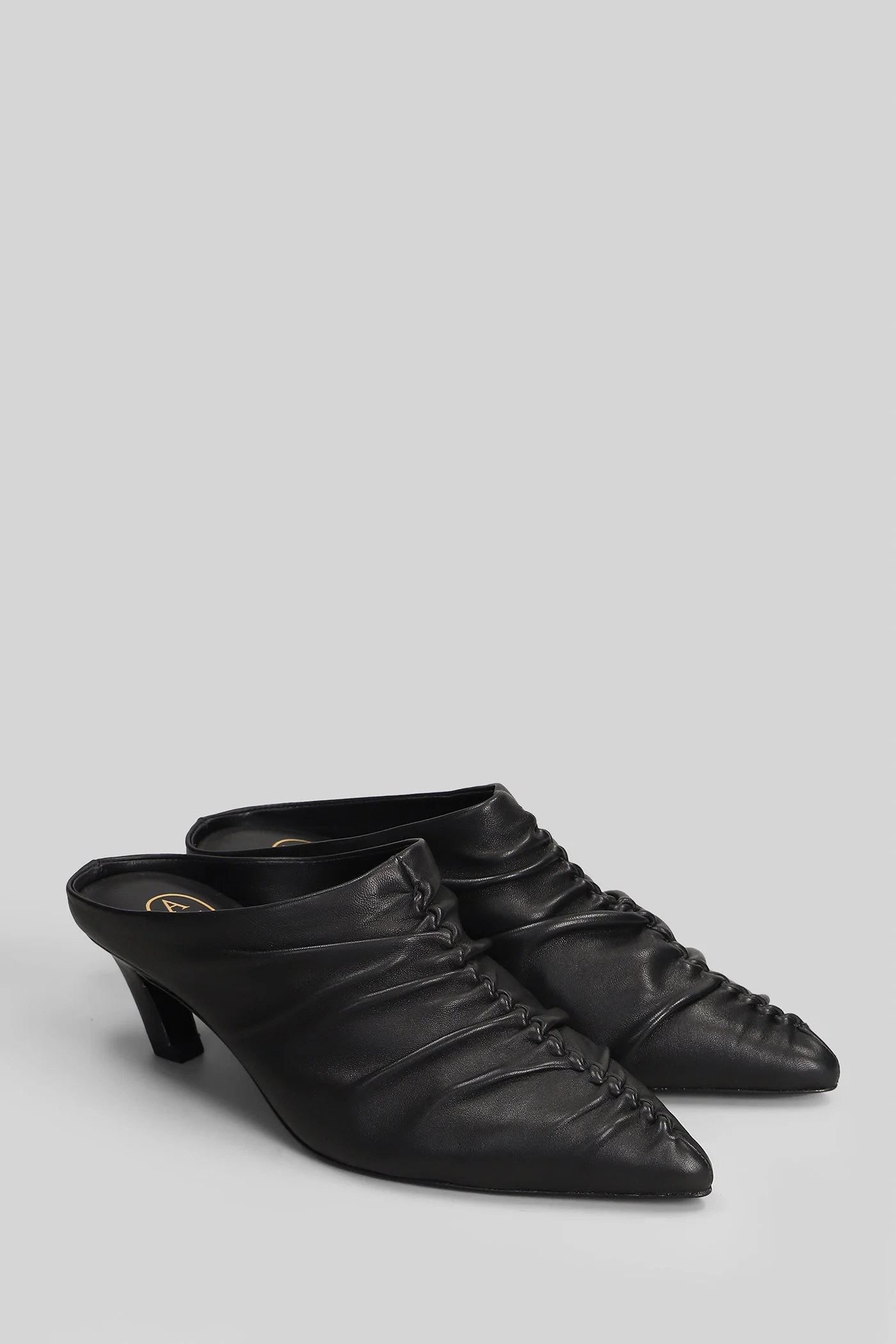 Viva  in black leather - Image 22